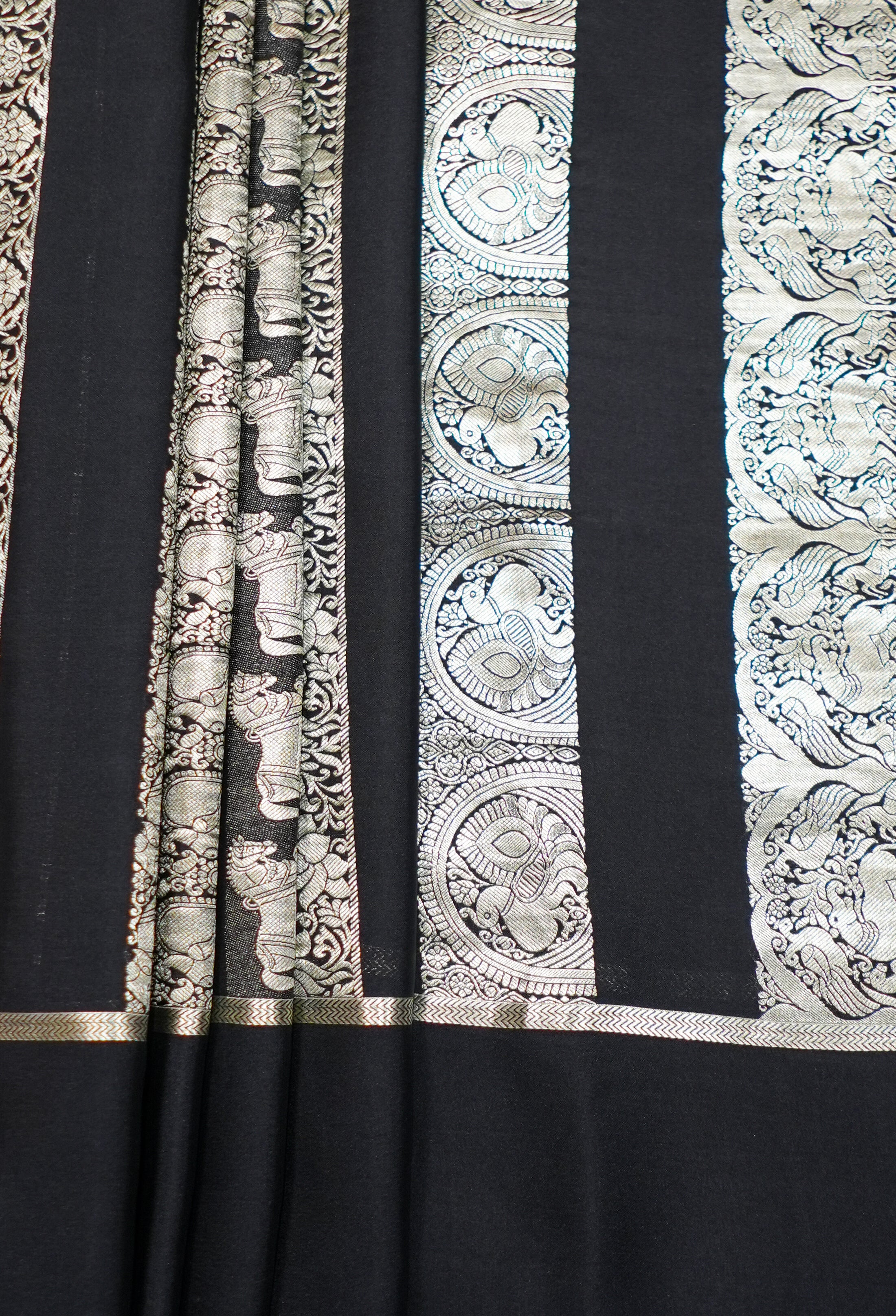 Black Banaras Silk Zari And Handwoven Saree - Image 2