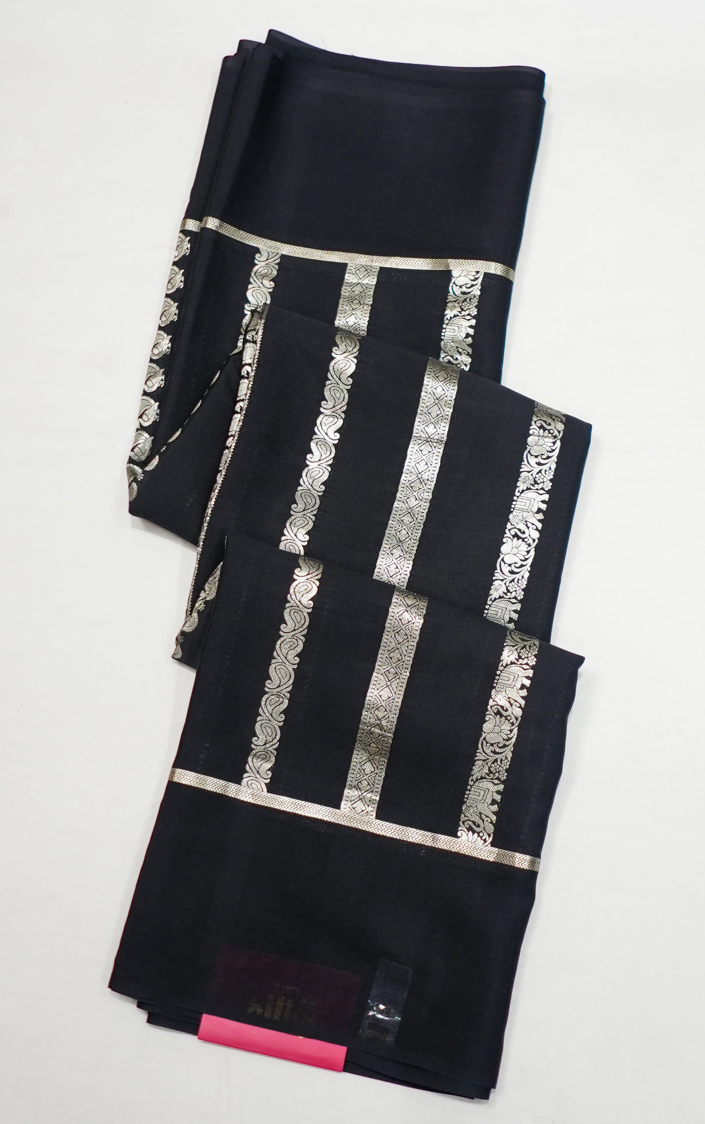 Black Banaras Silk Zari And Handwoven Saree - Image 5