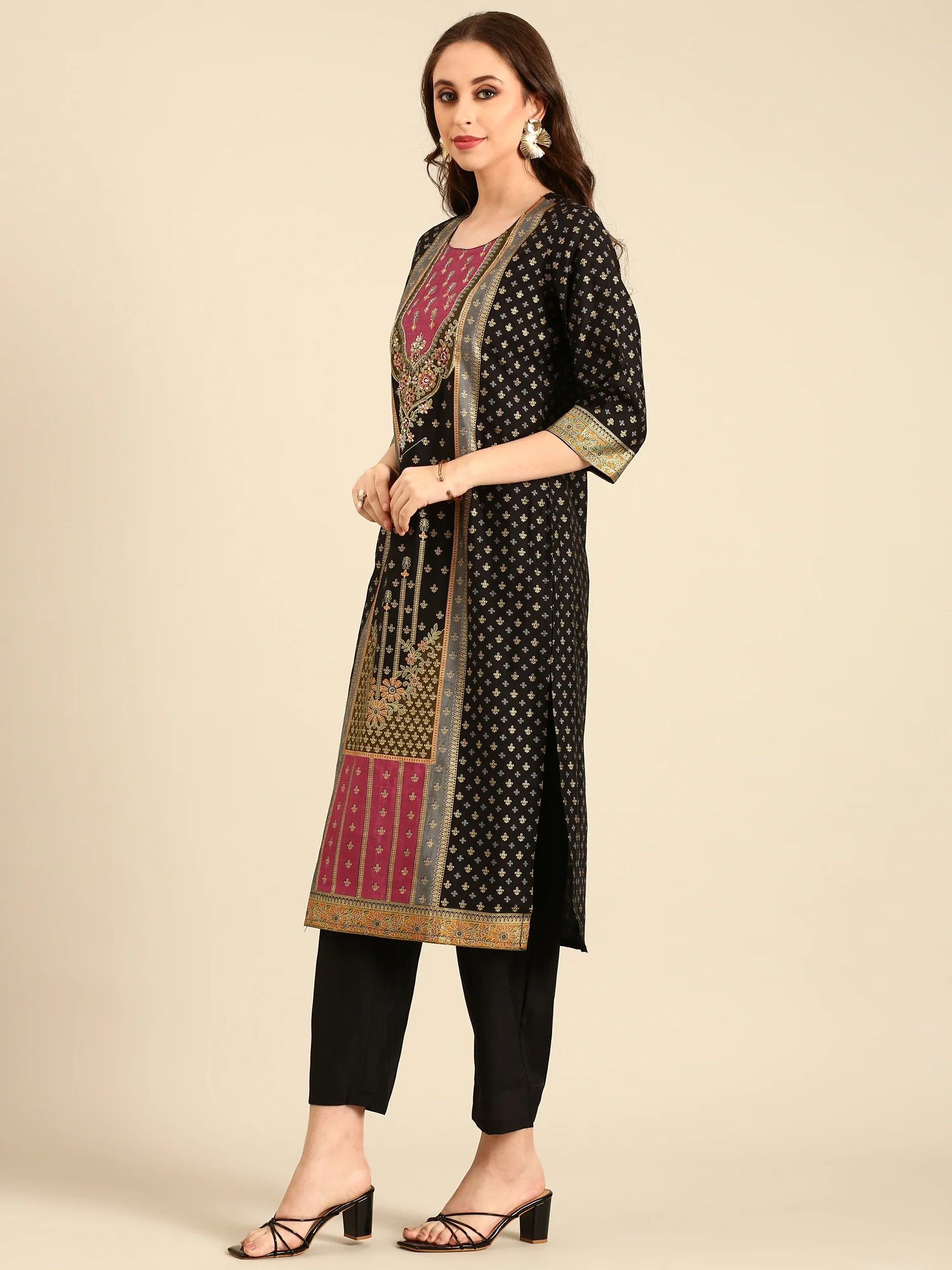 Black Foil printed kurta set with silk duppata - Image 3
