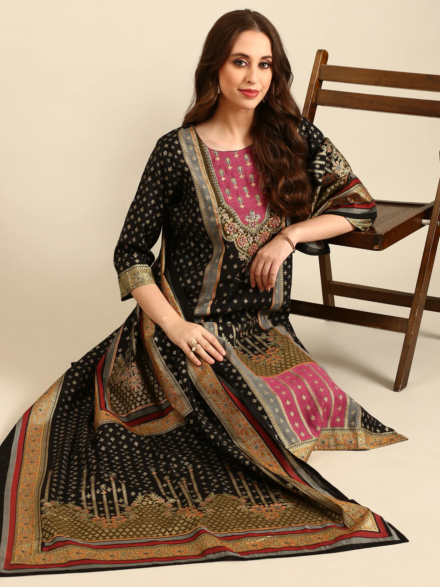 Black Foil printed kurta set with silk duppata - Image 6