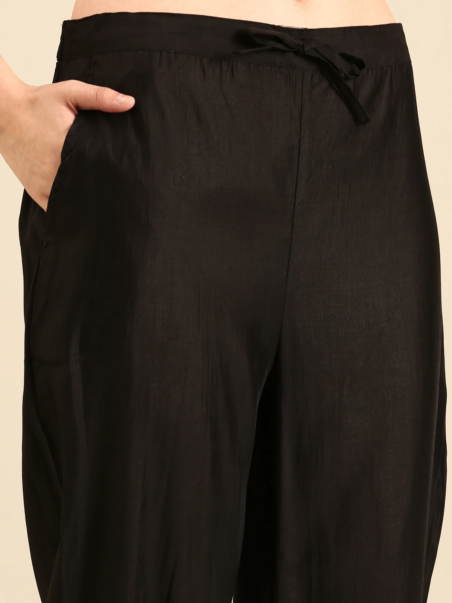 Black Foil printed kurta set with silk duppata - Image 7