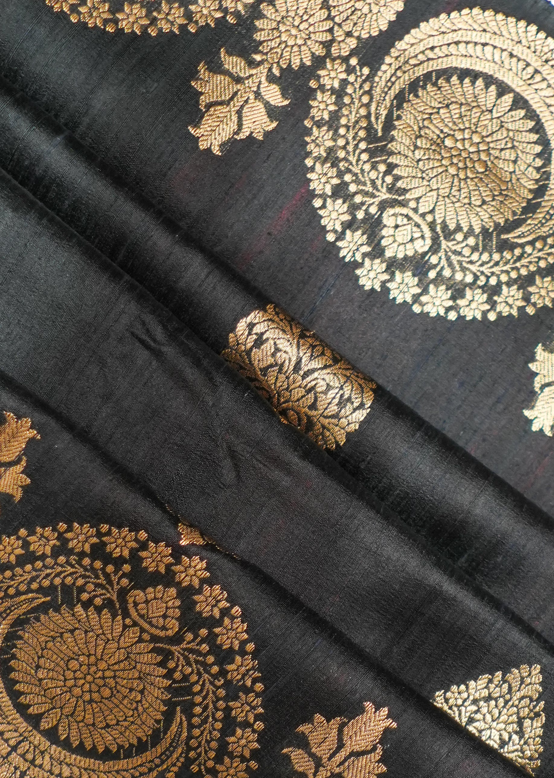 Black Tussar Handloom Jewellery Border All Over Buttas Saree - Image 4