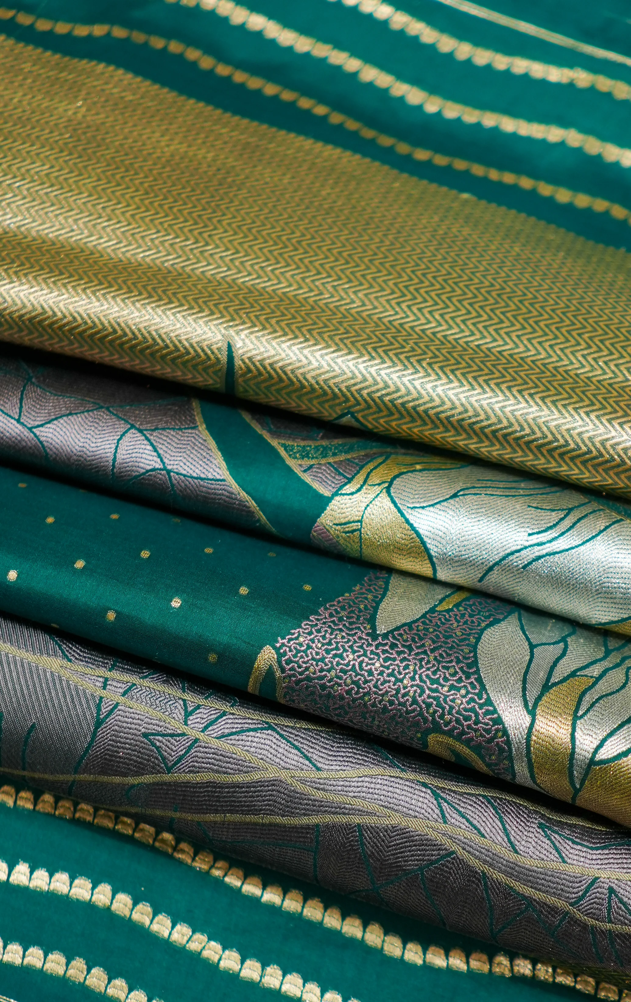 Bottle Green Banaras Silk Handwoven Saree - Image 5