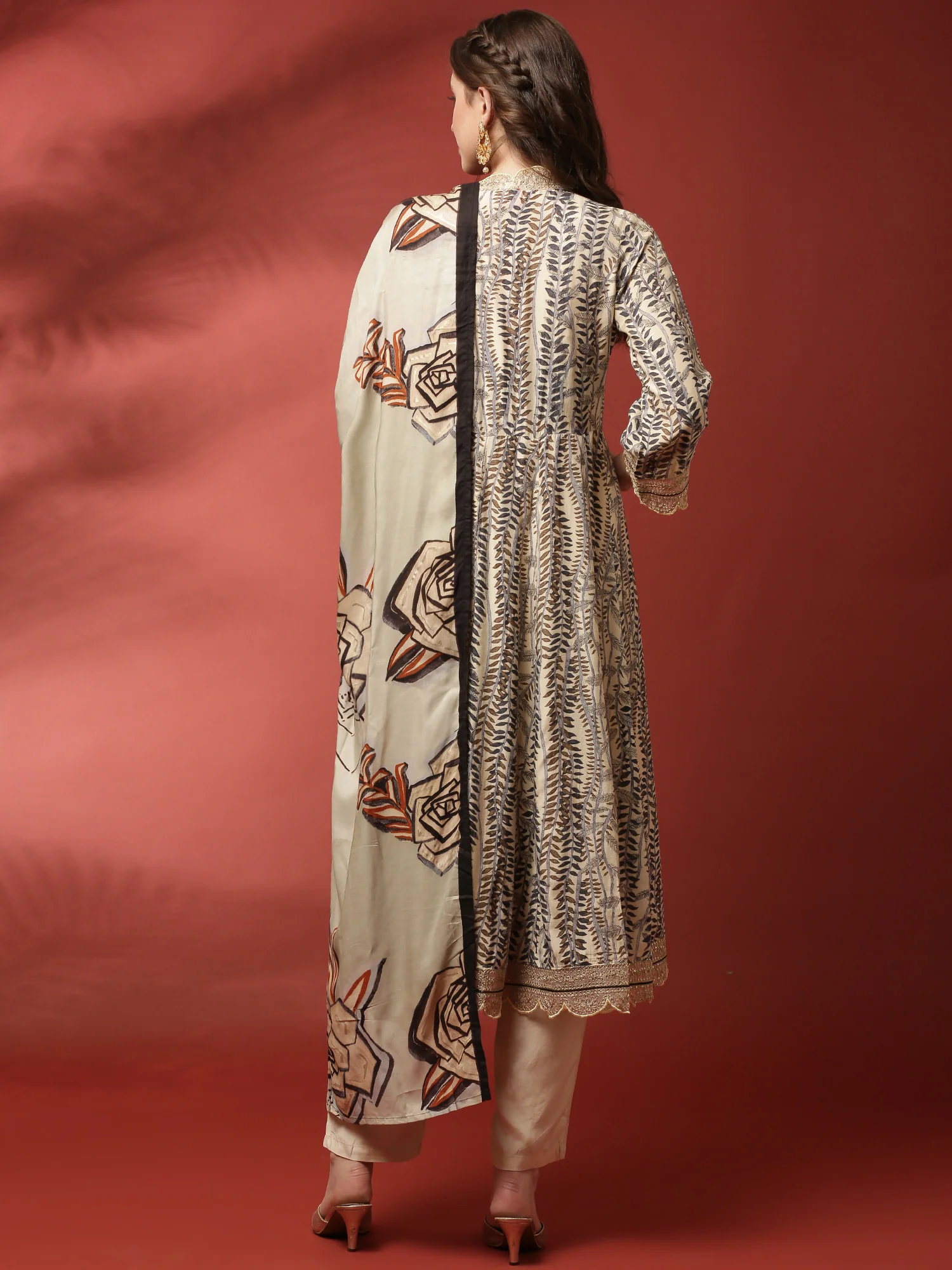 Cream and black printed gold zari embroiderey three suit set - Image 4