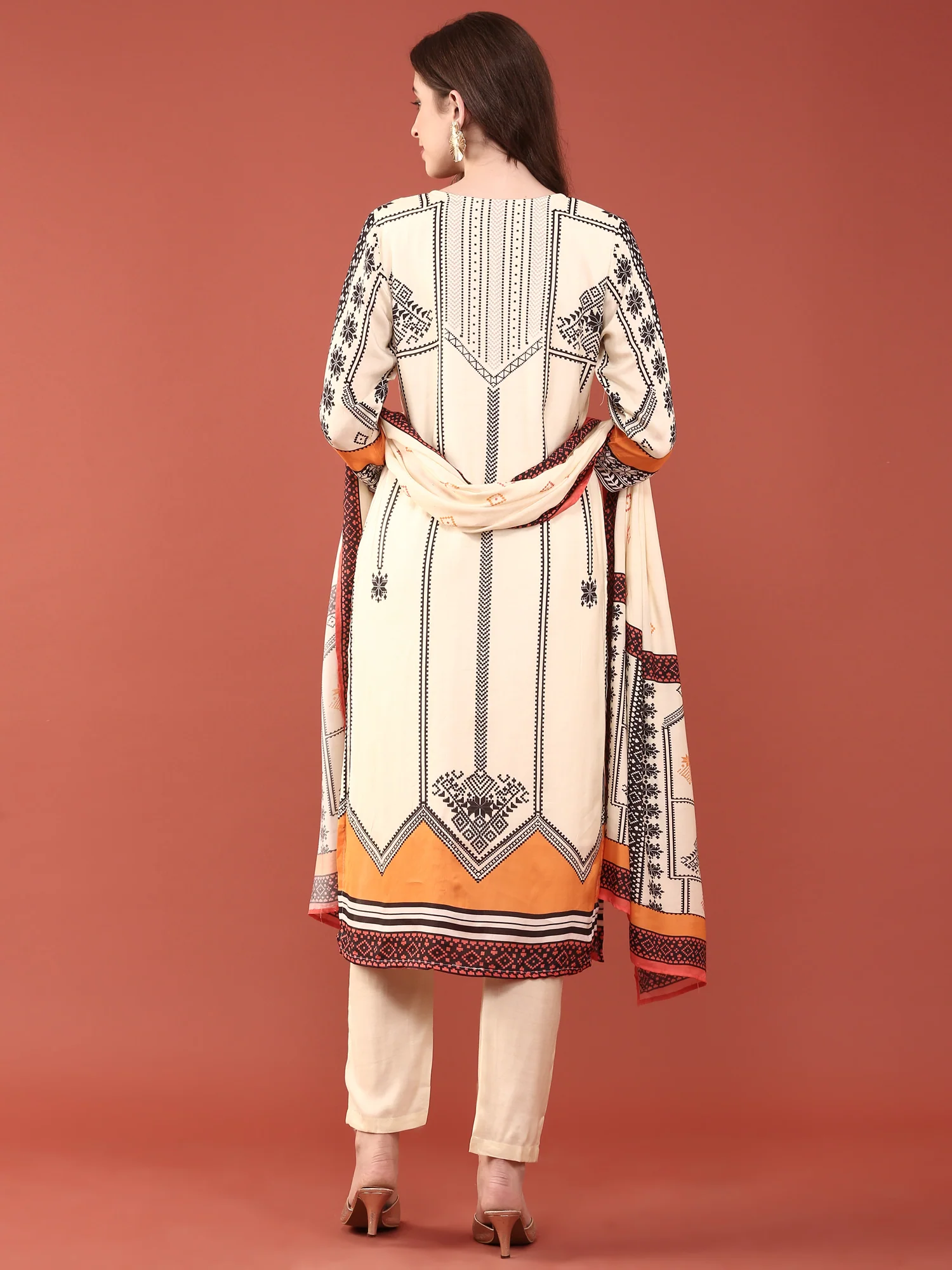 Cream Muslin Digital Print Three Piece Set - Image 3