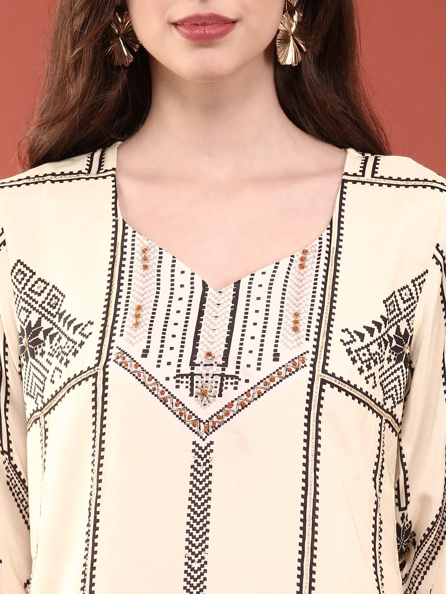 Cream Muslin Digital Print Three Piece Set - Image 4