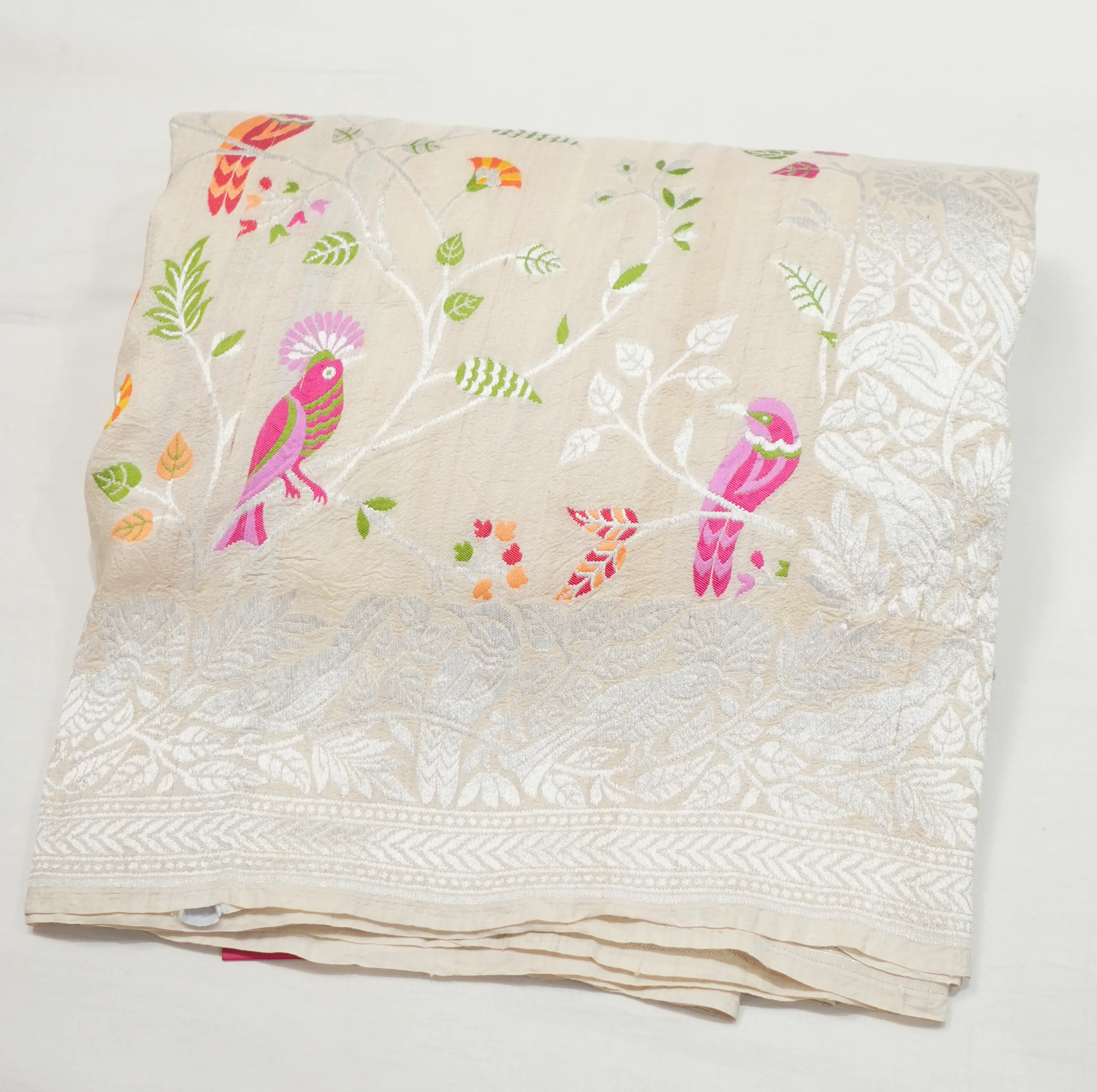 Cream Pure Handloom Tussar Saree With All Over MultiColour Birds - Image 3