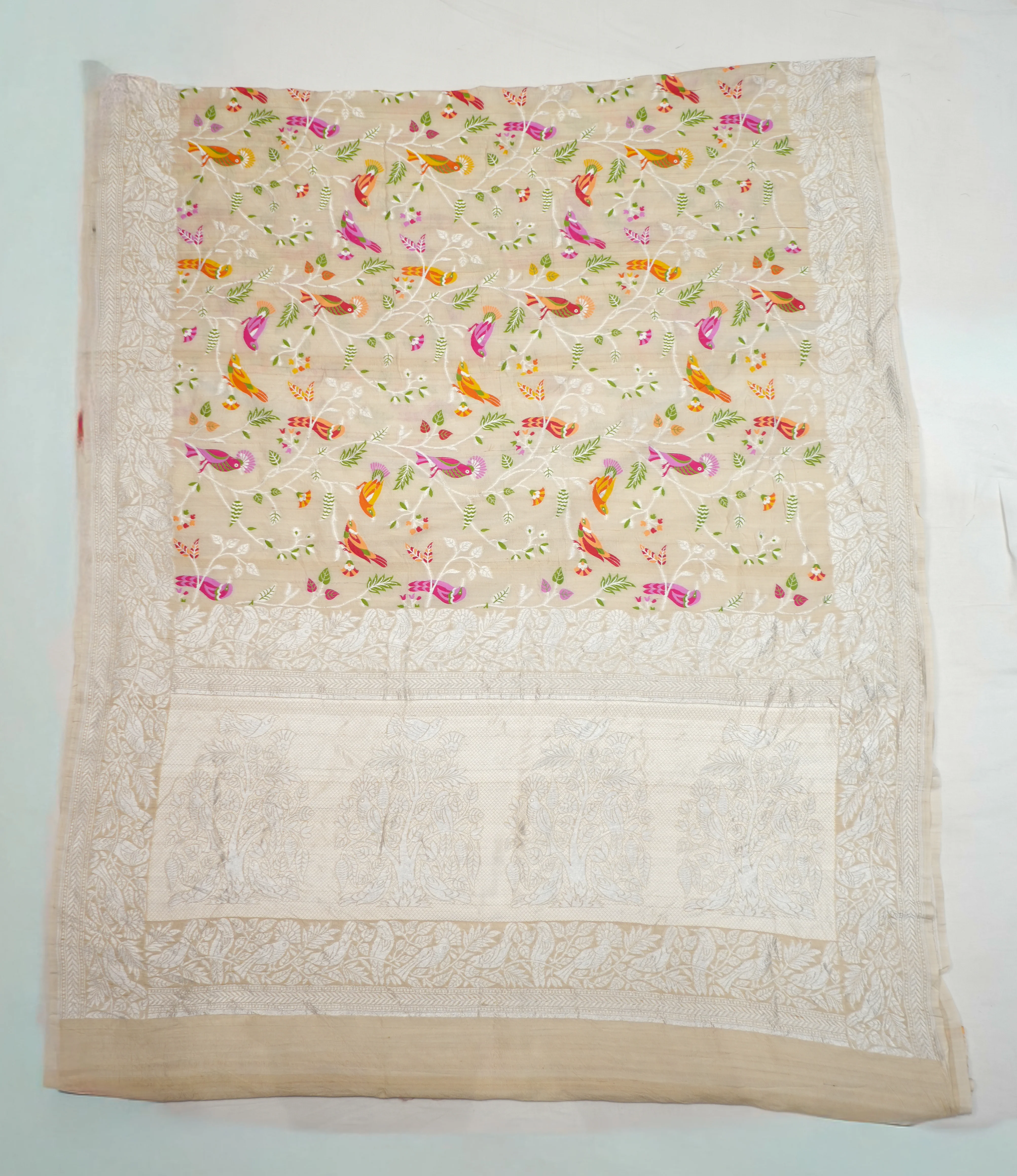 Cream Pure Handloom Tussar Saree With All Over MultiColour Birds - Image 4