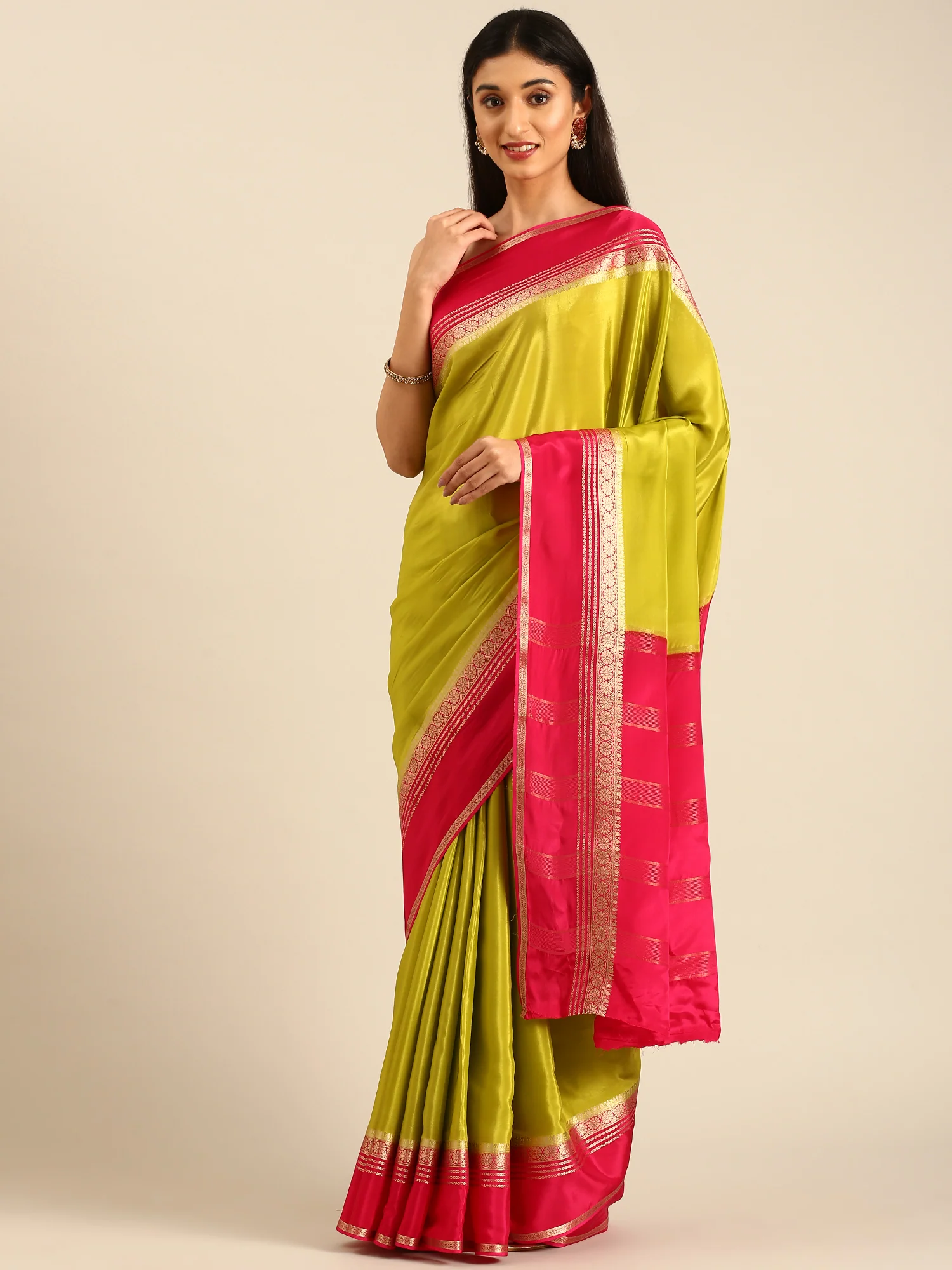 Green Mysore Crepe Silk Saree Plain Contrast Border And Pallu - Image 4