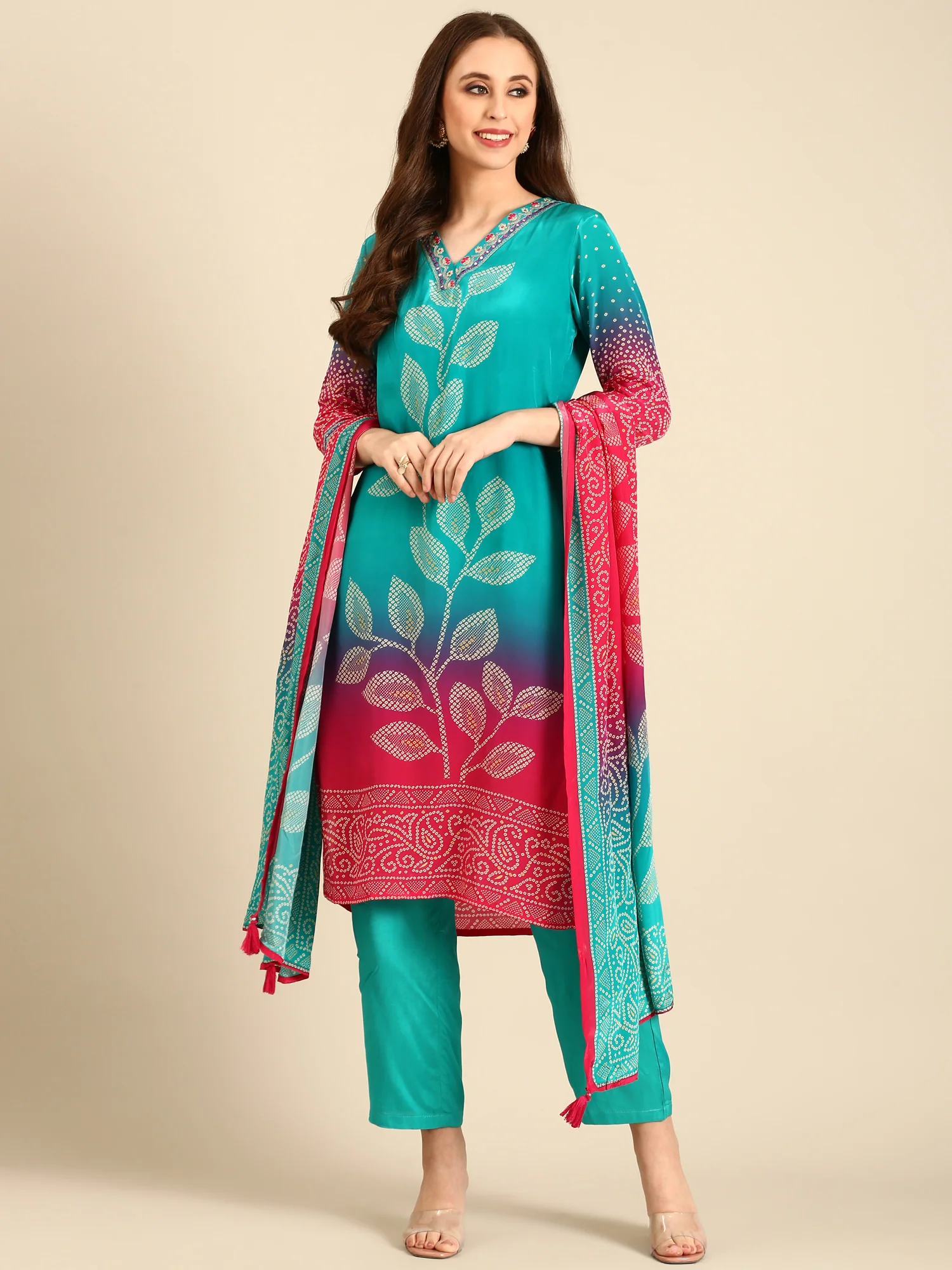 Green two colored crepe bandhani printed three piece suit set - Image 5