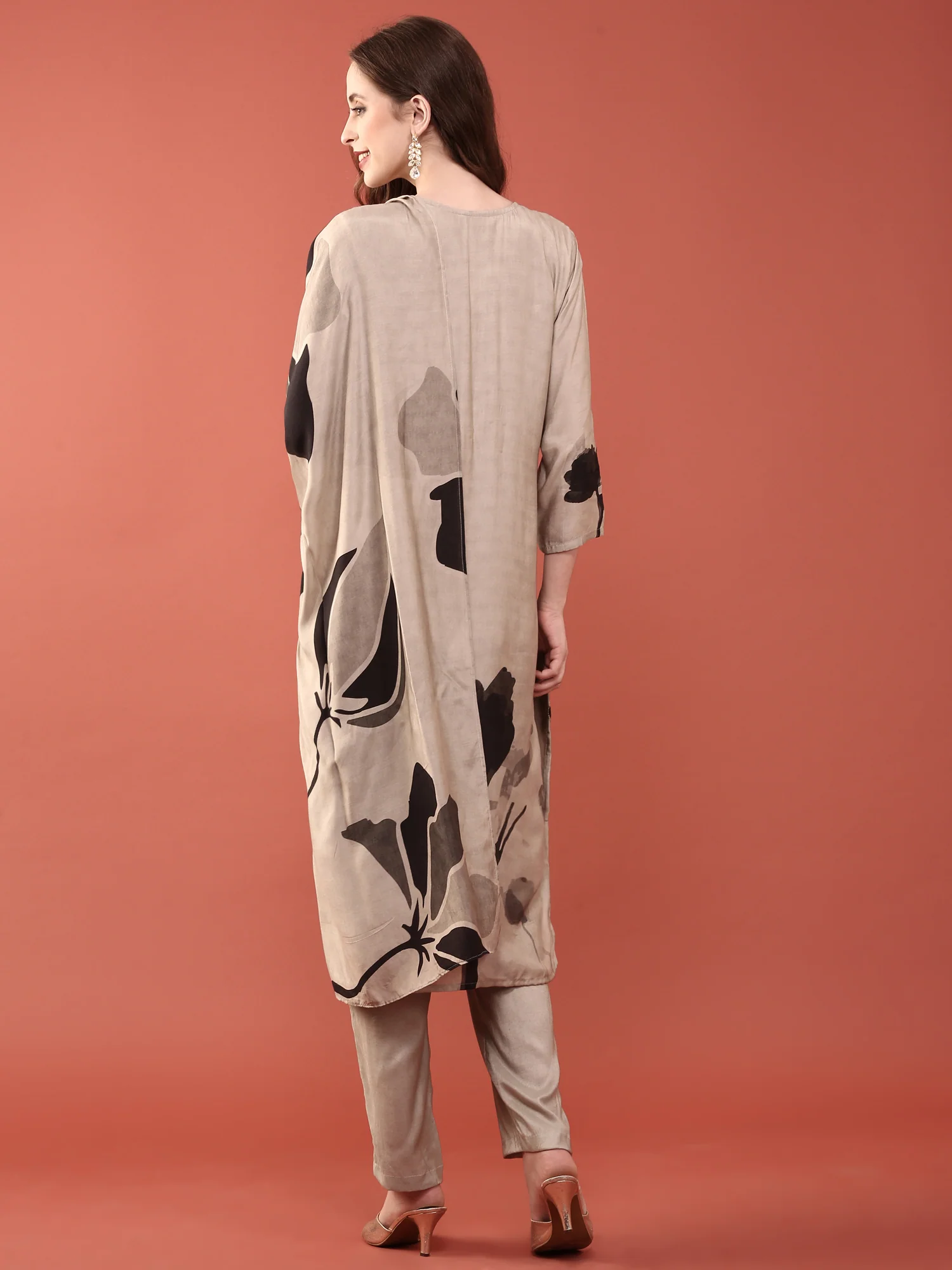 Grey Muslin Digital Print Three Piece Set - Image 3