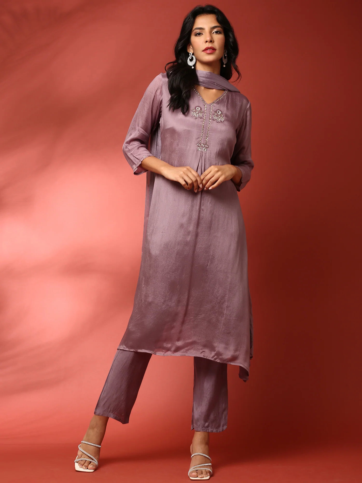 Lilac chinon embroidered three piece suit set - Image 5