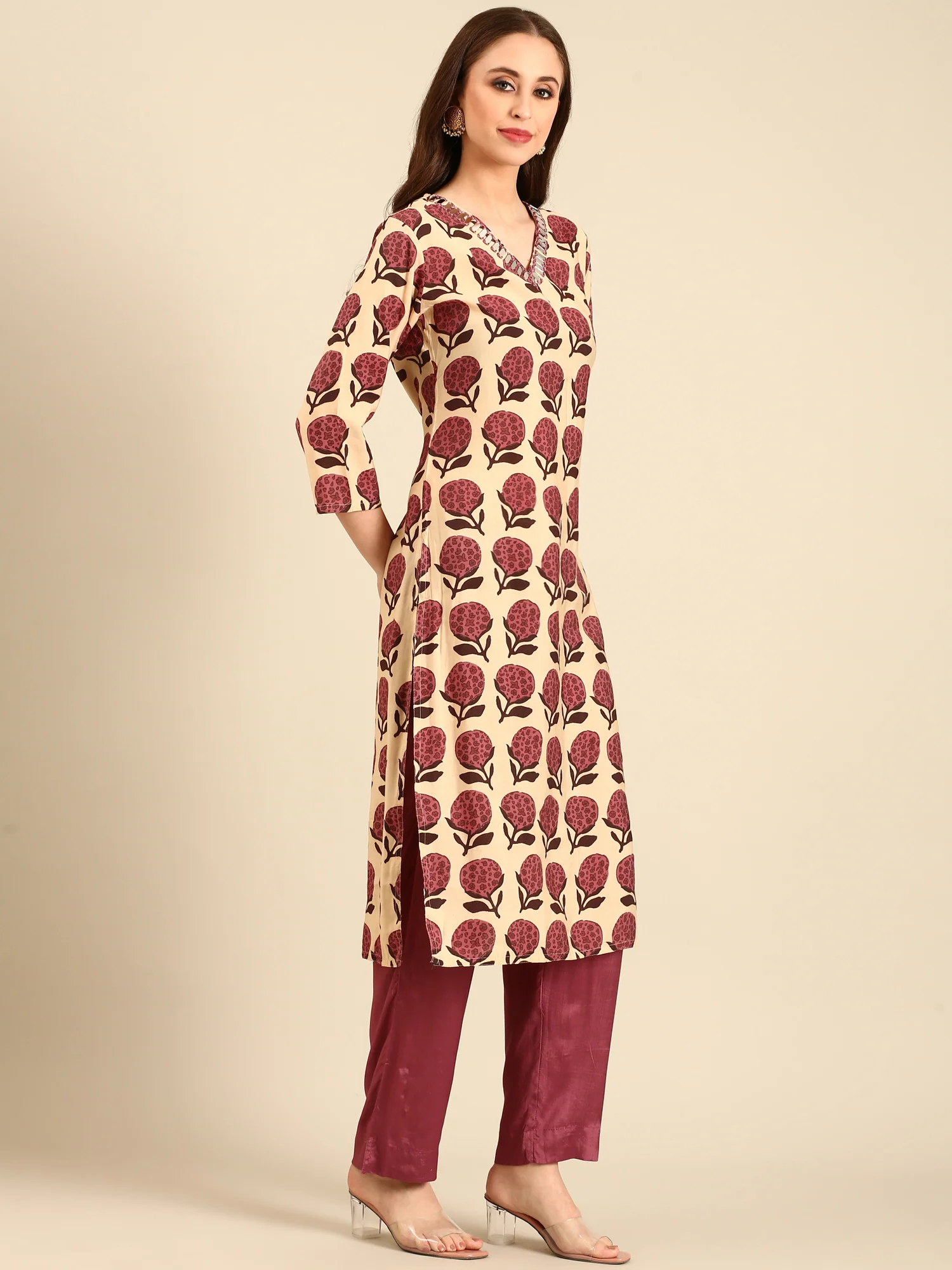 Maroon block printed suit set with duppata - Image 2