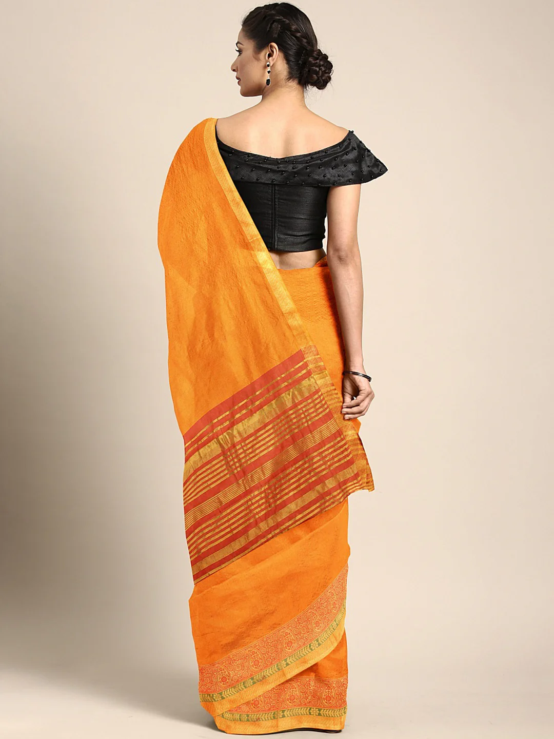 Neerus Amber Textured Saree With Blouse - Image 2