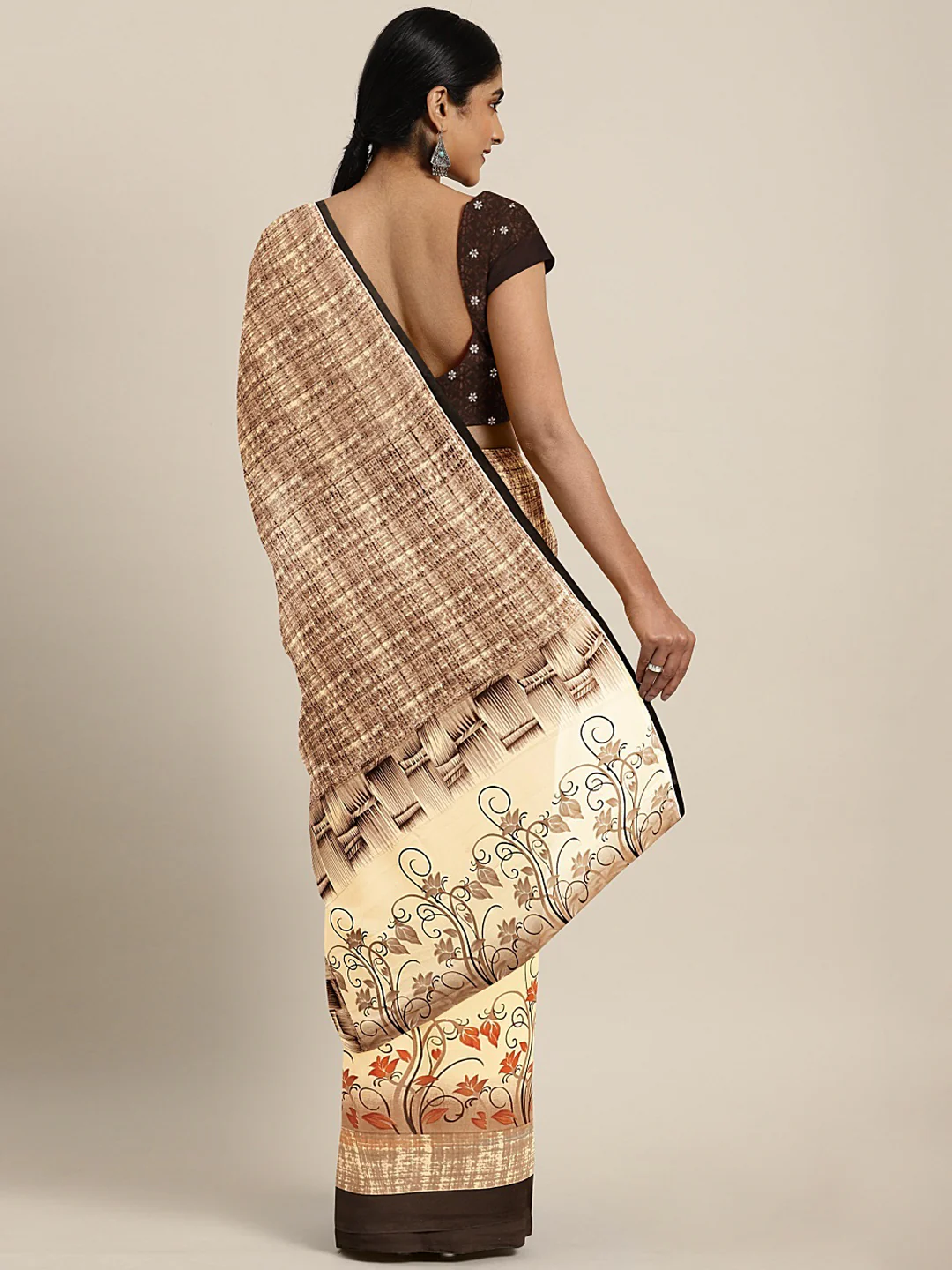 Neerus Beige Printed Saree With Blouse - Image 2