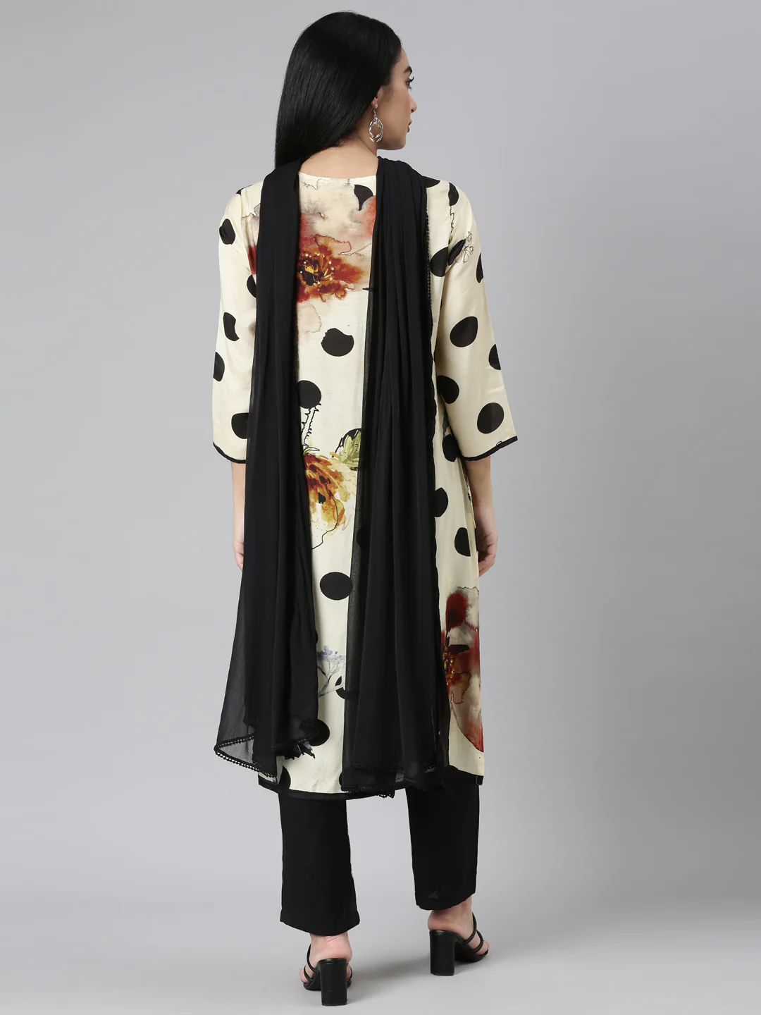 Neerus Beige Regular Straight Printed Kurta and Trousers With Dupatta - Image 3