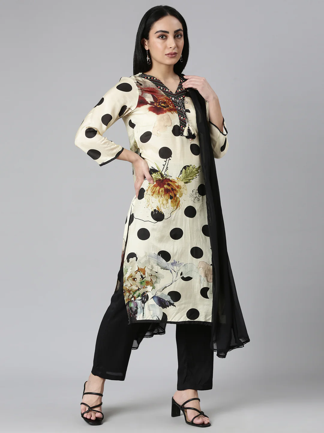 Neerus Beige Regular Straight Printed Kurta and Trousers With Dupatta - Image 5