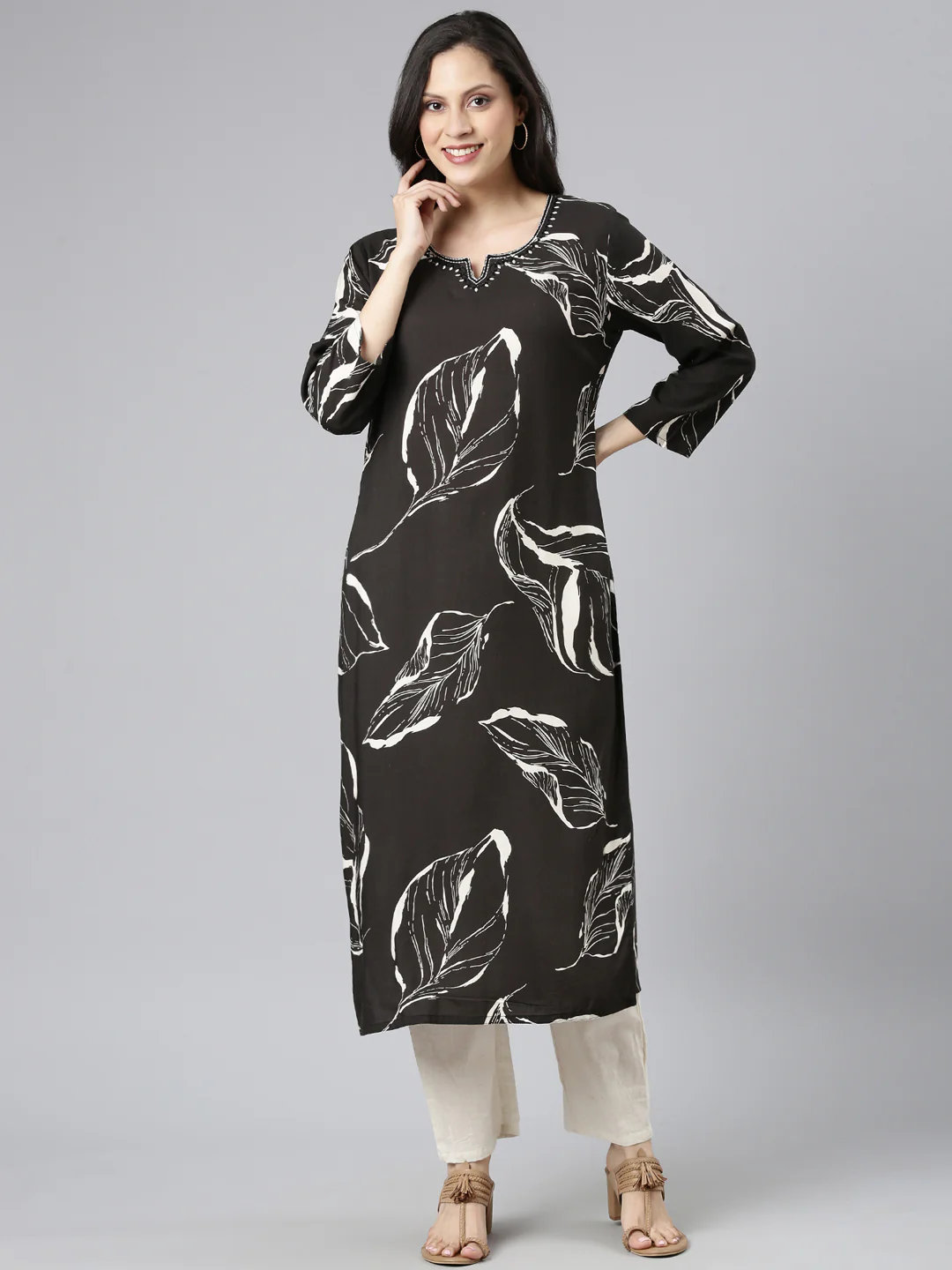Neerus Black Casual Floral Straight Kurta