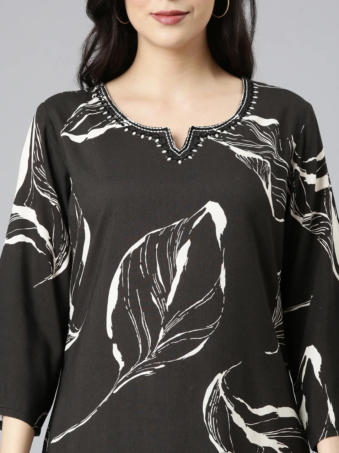 Neerus Black Casual Floral Straight Kurta - Image 4