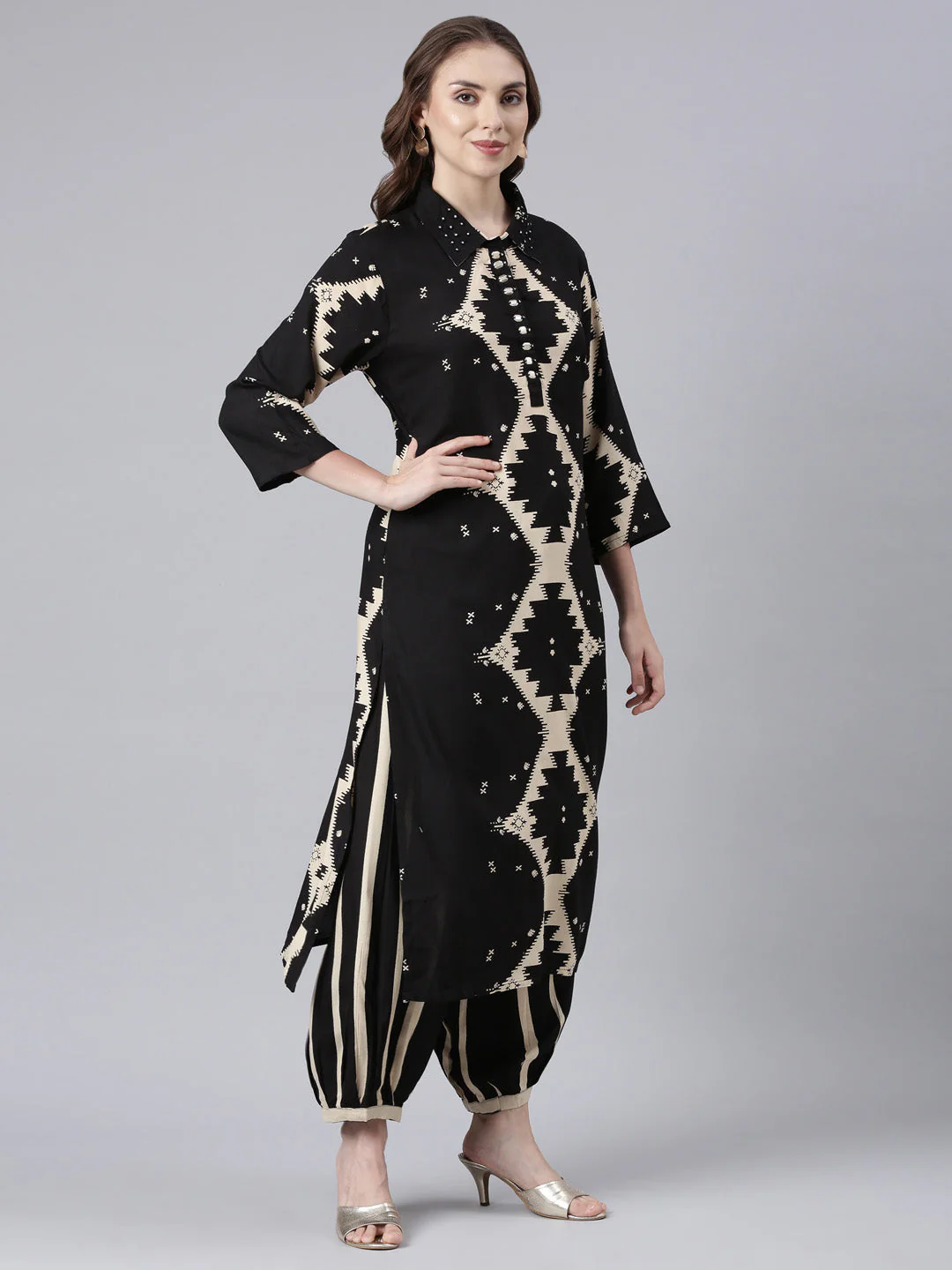 Neerus Black Panelled Straight Printed Kurta And Palazzos - Image 3