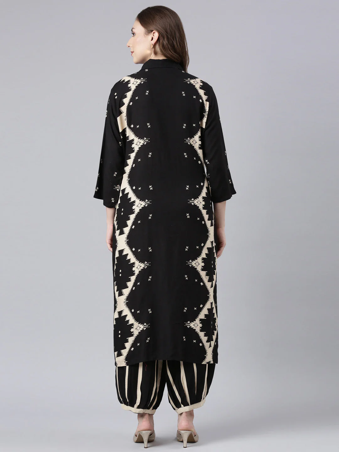 Neerus Black Panelled Straight Printed Kurta And Palazzos - Image 4