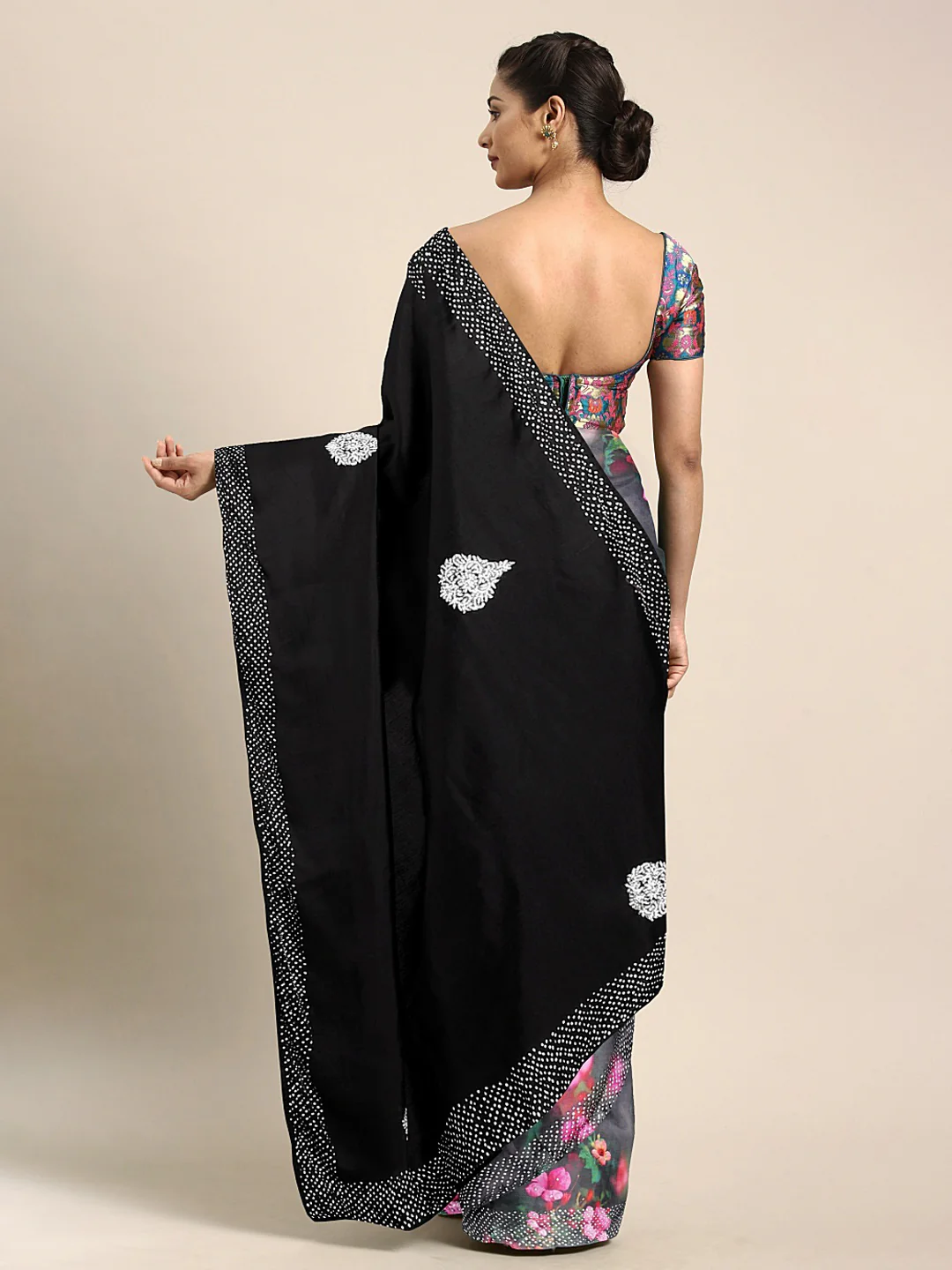 Neerus Black Printed Saree With Blouse - Image 2