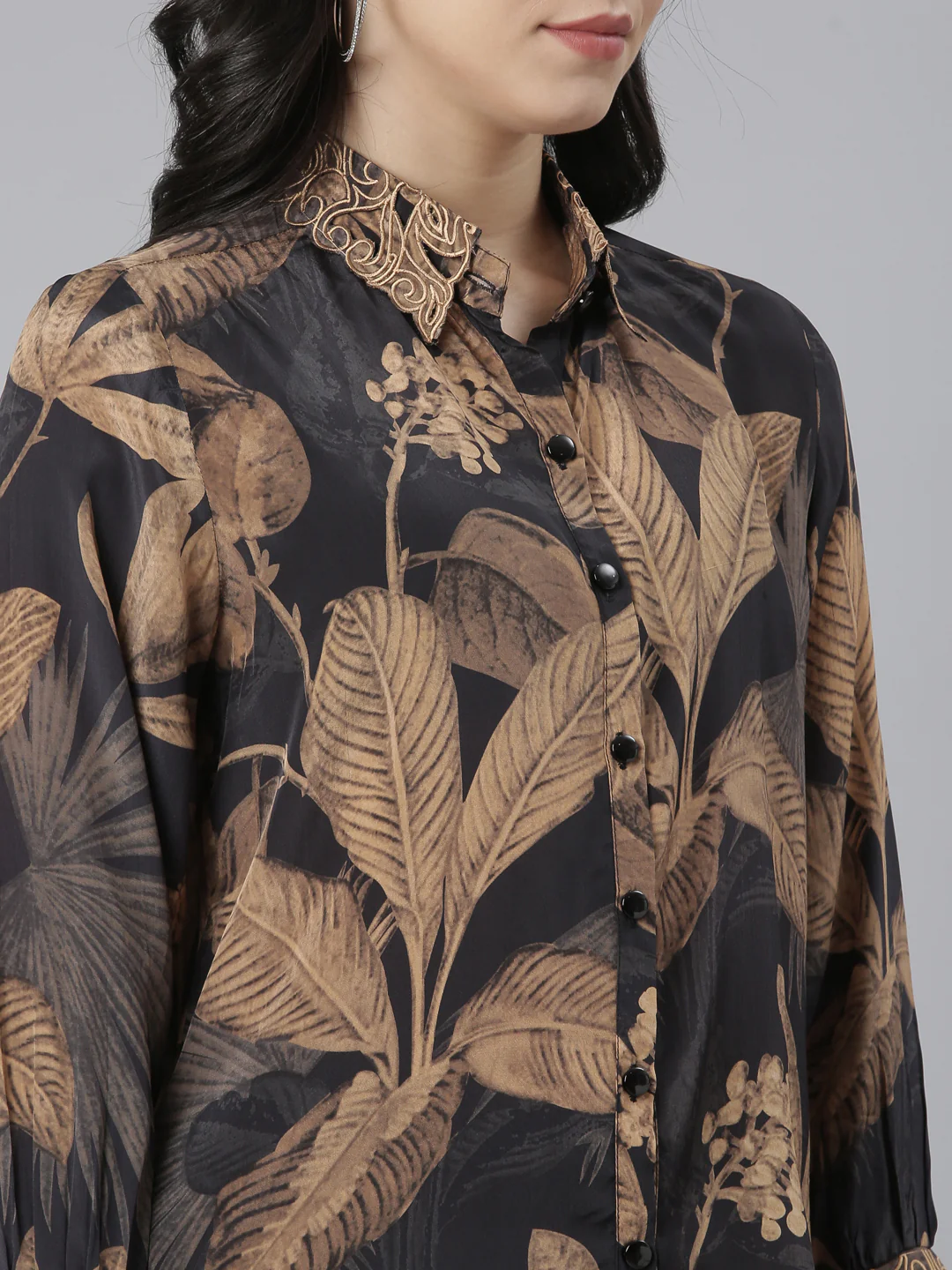 Neerus Black Regular Straight Abstract Top And Trousers - Image 5