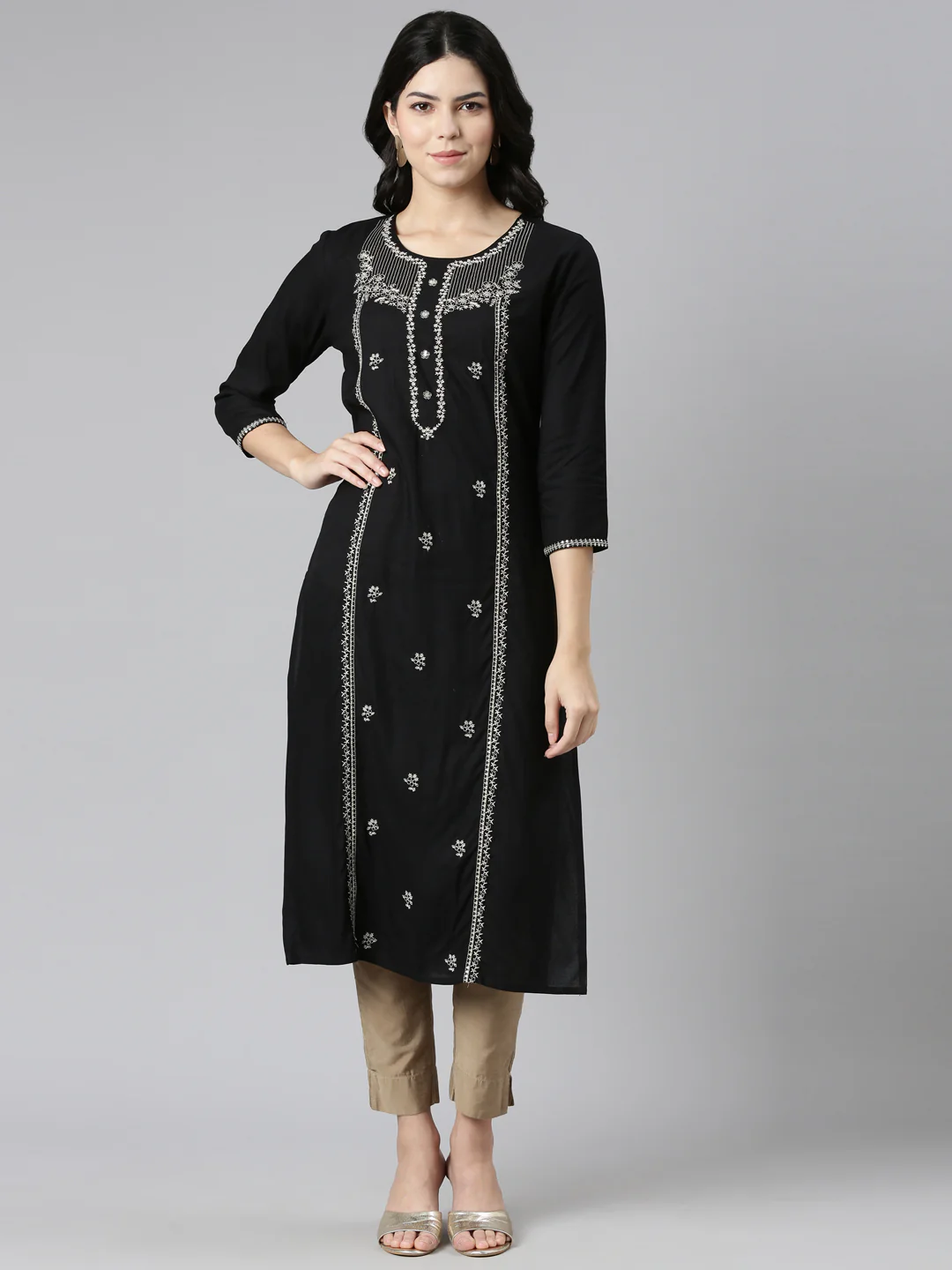 Neerus Black Regular Straight Embroidered Kurta