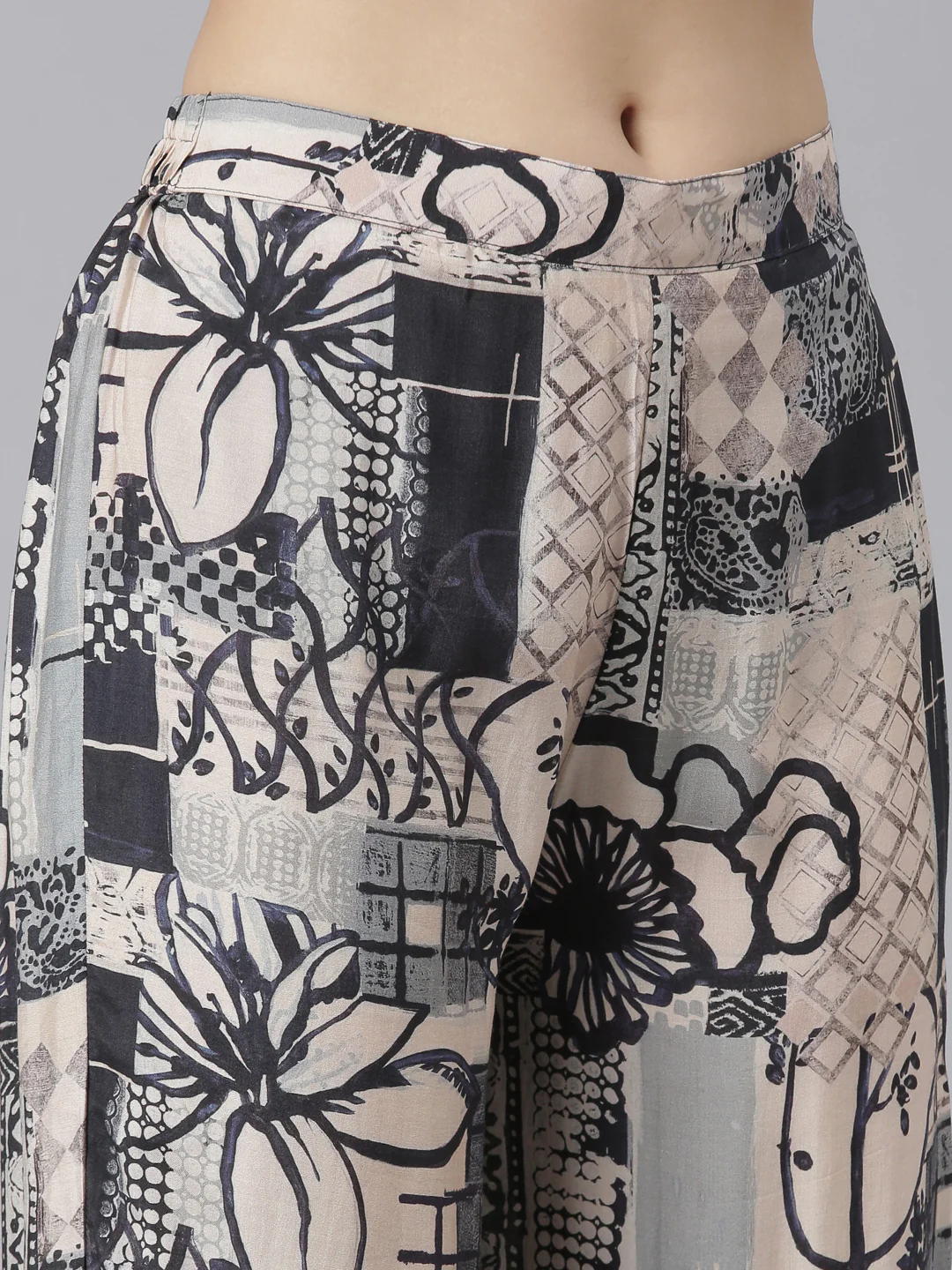 Neerus Black Regular Straight Floral Kurta And Palazzos - Image 6