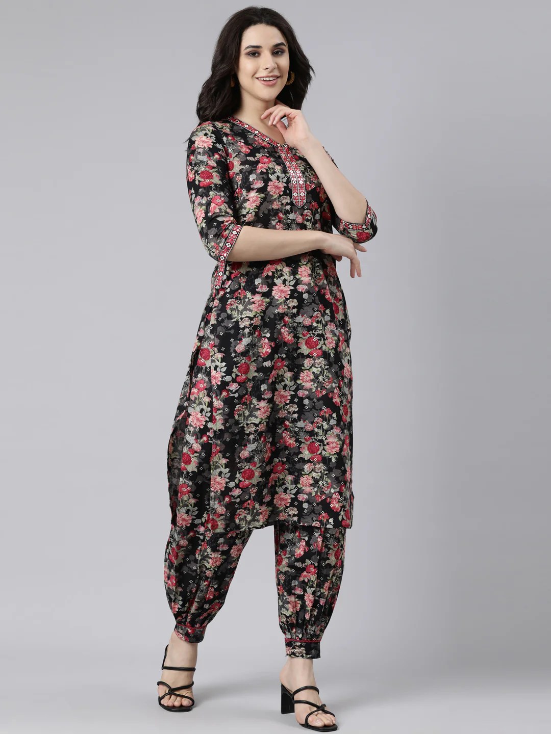 Neerus Black Regular Straight Floral Kurta And Salwar With Dupatta - Image 2