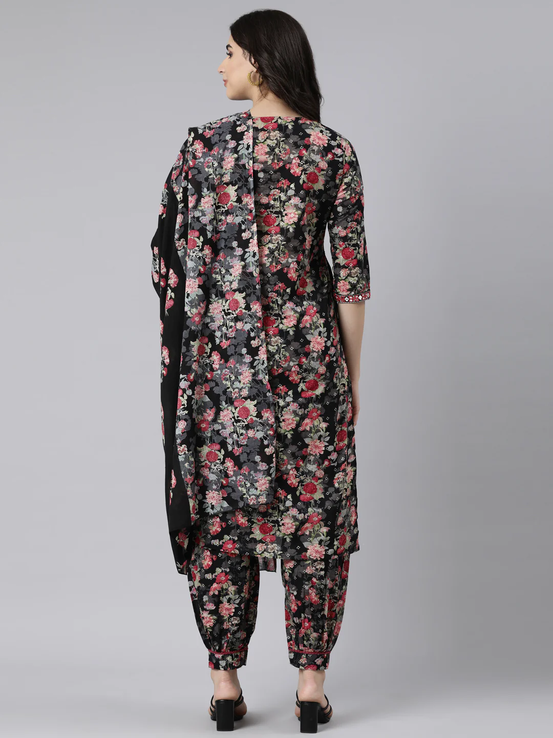 Neerus Black Regular Straight Floral Kurta And Salwar With Dupatta - Image 3