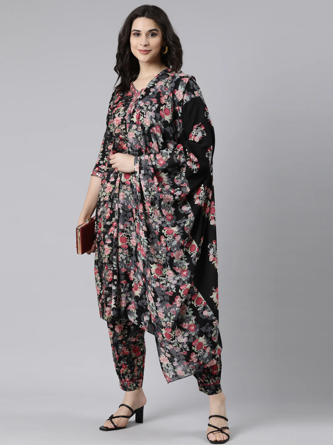 Neerus Black Regular Straight Floral Kurta And Salwar With Dupatta - Image 5