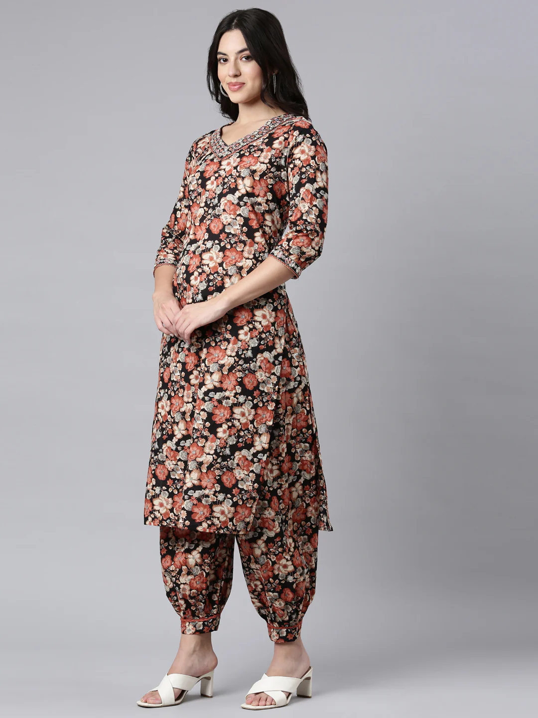 Neerus Black Regular Straight Floral Kurta And Salwar With Dupatta - Image 2