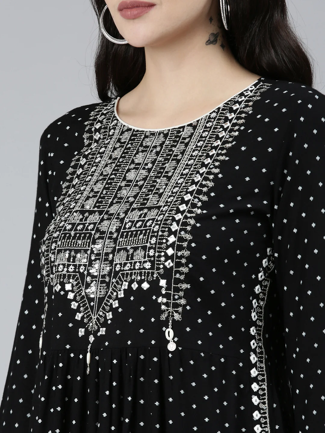 Neerus Black Regular Straight Floral Kurta Sets And Trousers - Image 4