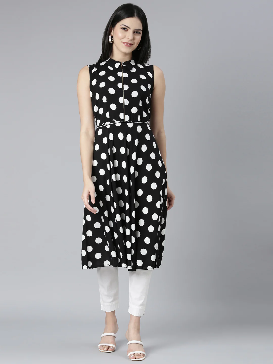 Neerus Black Regular Straight Polka Dots Kurta