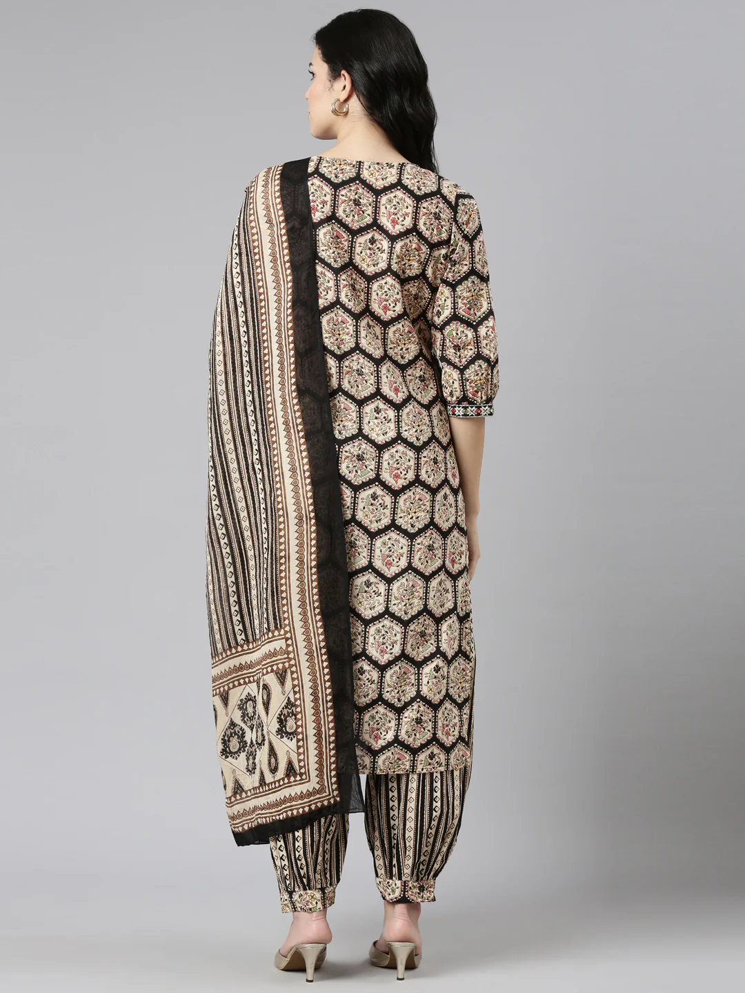 Neerus Black Regular Straight Printed Kurta And Salwar With Dupatta - Image 3
