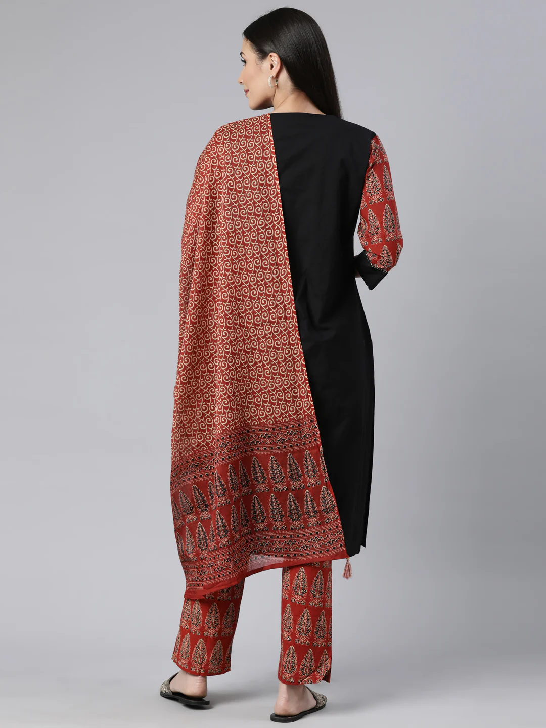 Neerus Black Regular Straight Solid Kurta And Trousers With Dupatta - Image 3