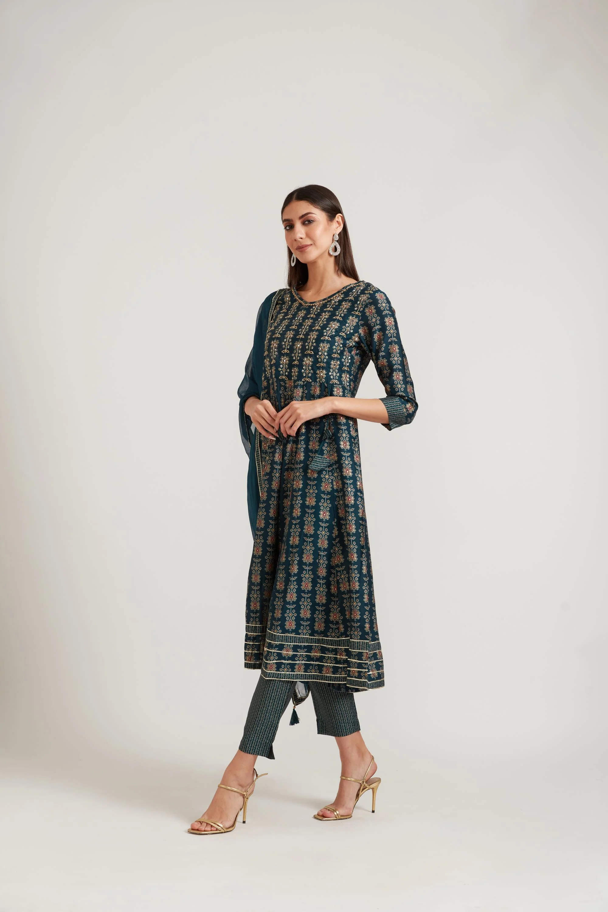 Neerus Blue Color Model Fabric Suit - Image 5