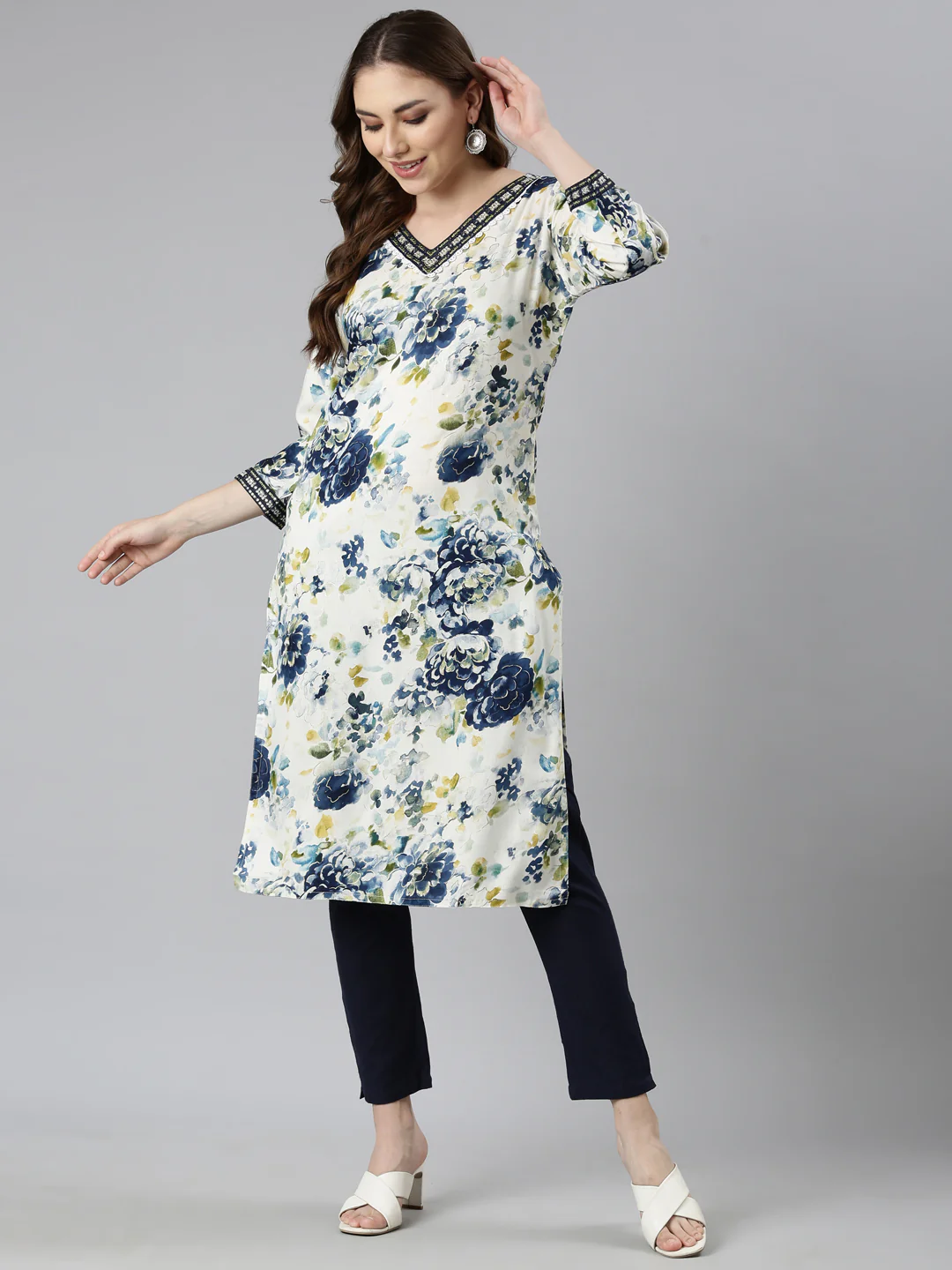 Neerus Blue Panelled Straight Floral Kurta - Image 4