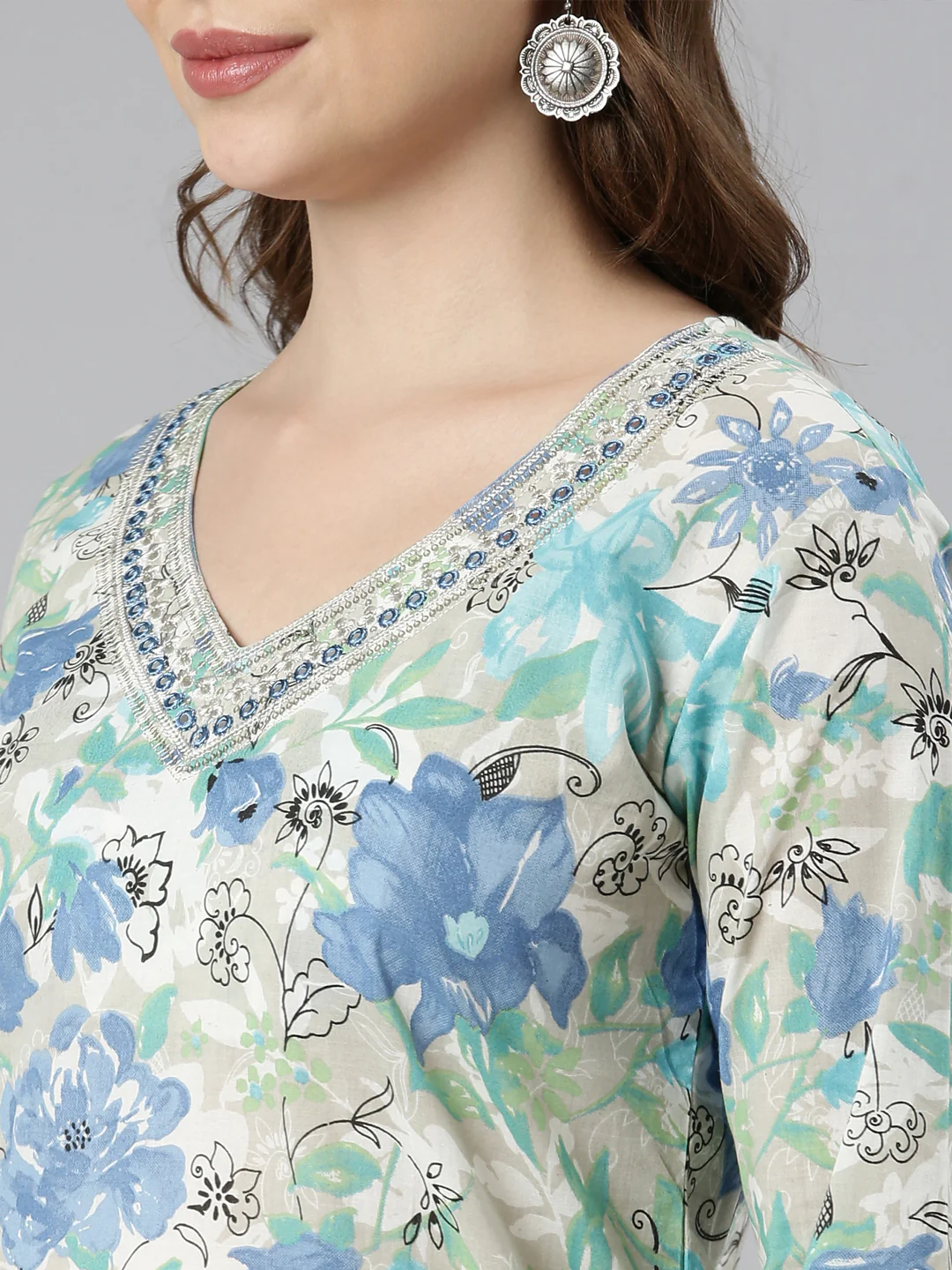 Neerus Blue Panelled Straight Floral Kurta - Image 5