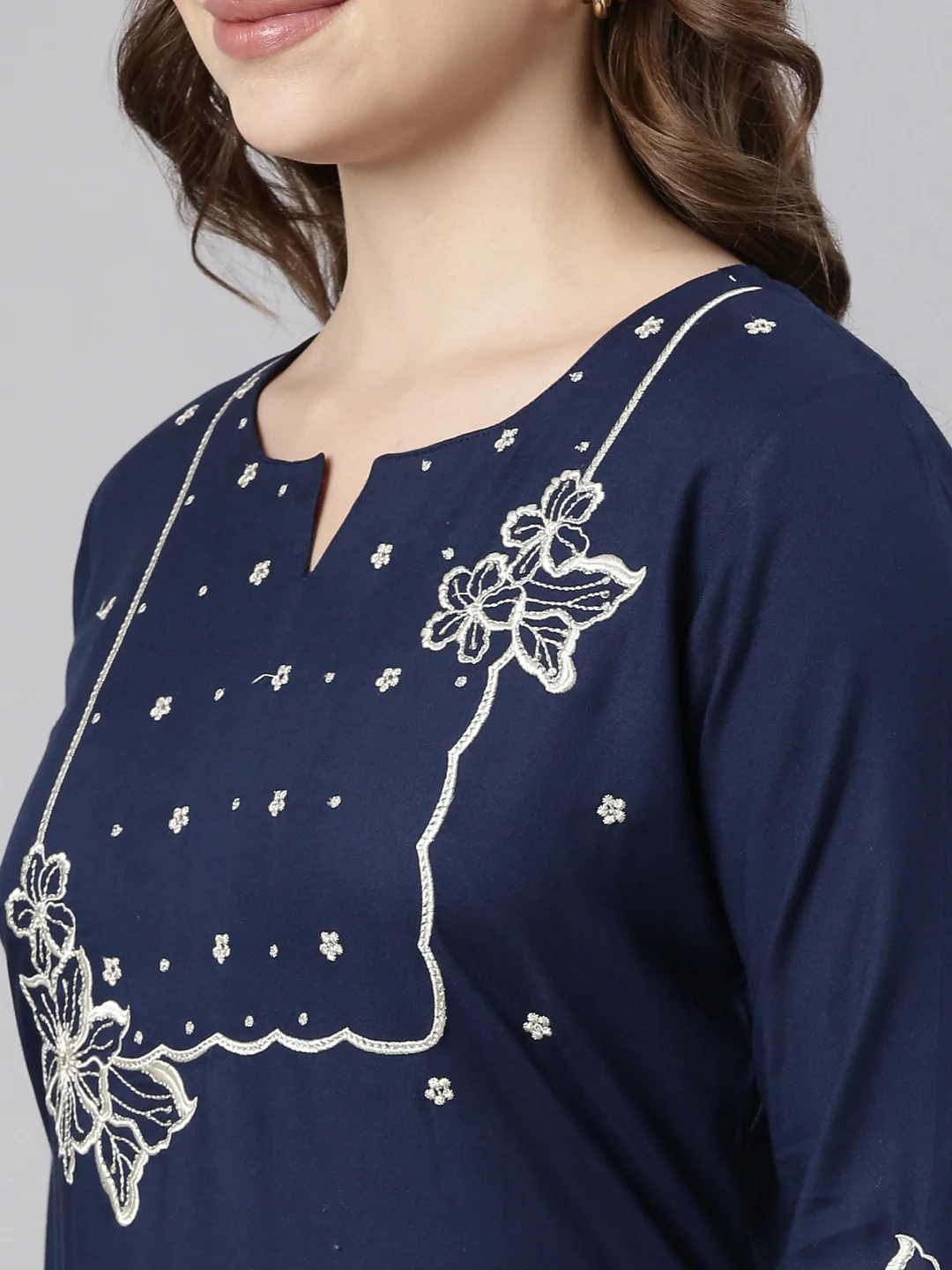 Neerus Blue Panelled Straight Floral Kurta - Image 4