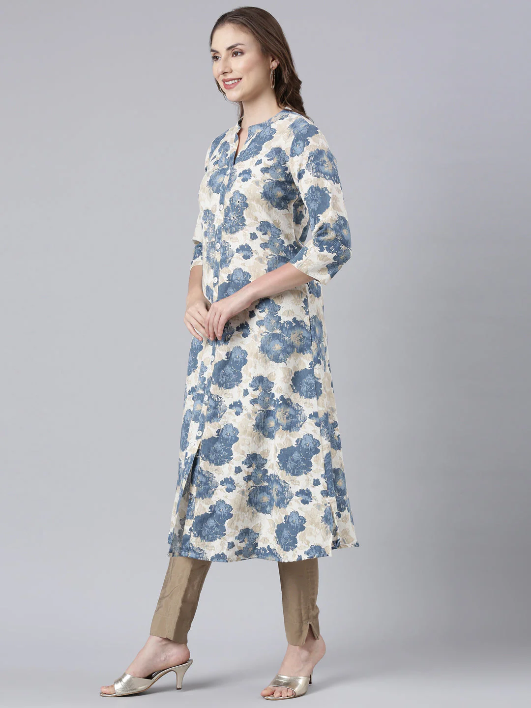 Neerus Blue Panelled Straight Floral Kurta - Image 2