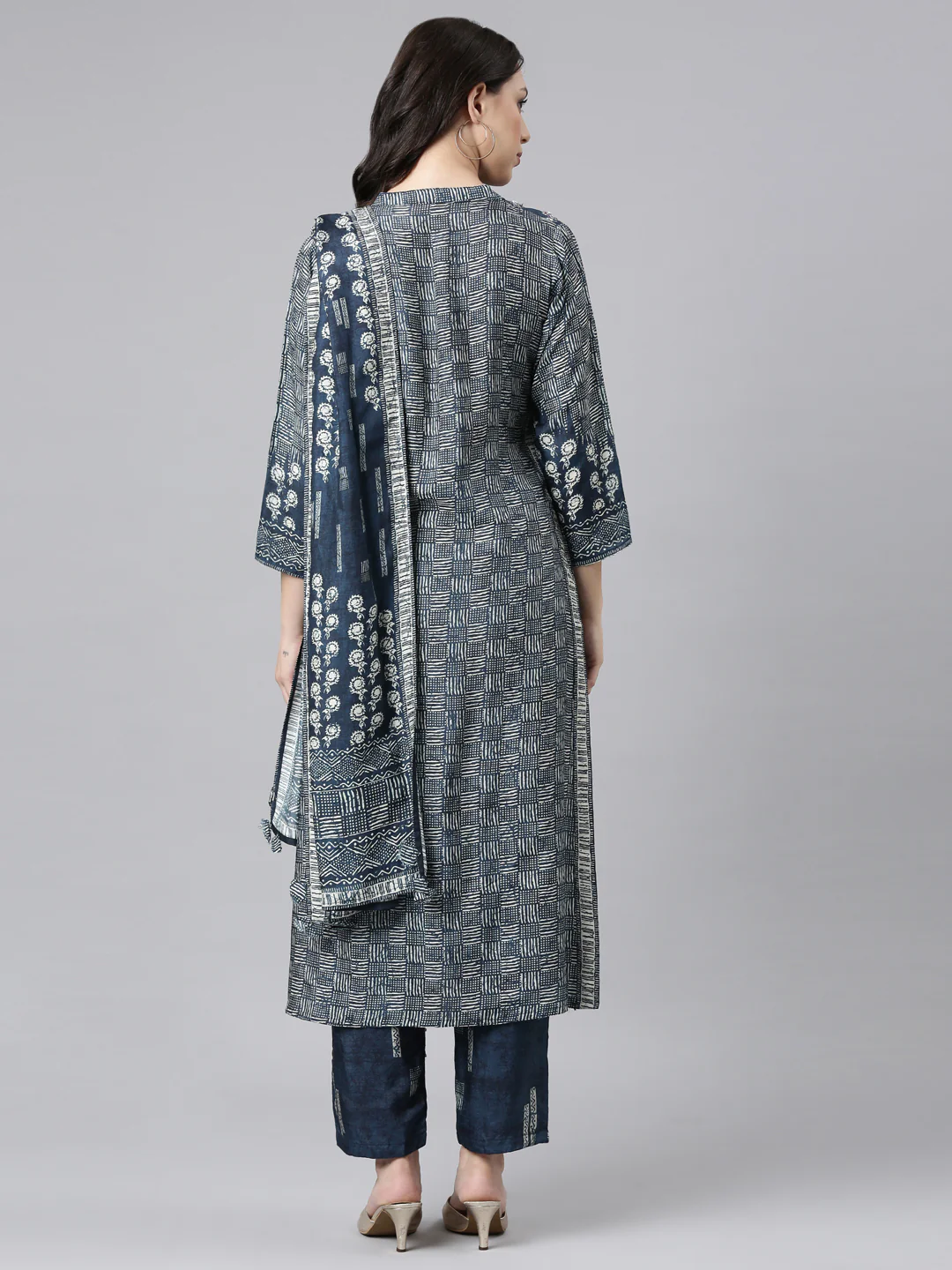 Neerus Blue Panelled Straight Kurta and Trousers With Dupatta - Image 3