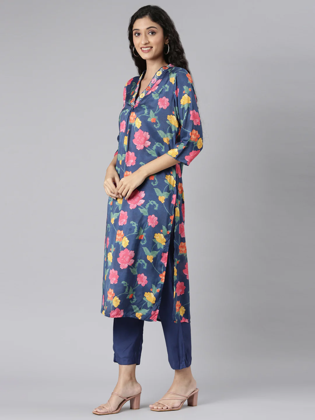 Neerus Blue Straight Casual Floral Kurta and Trouser with Dupatta - Image 2