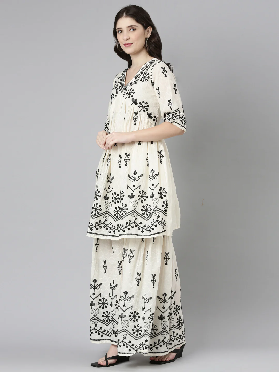 Neerus Cream Regular Straight Embroidered Kurta And Sharara With Dupatta - Image 2