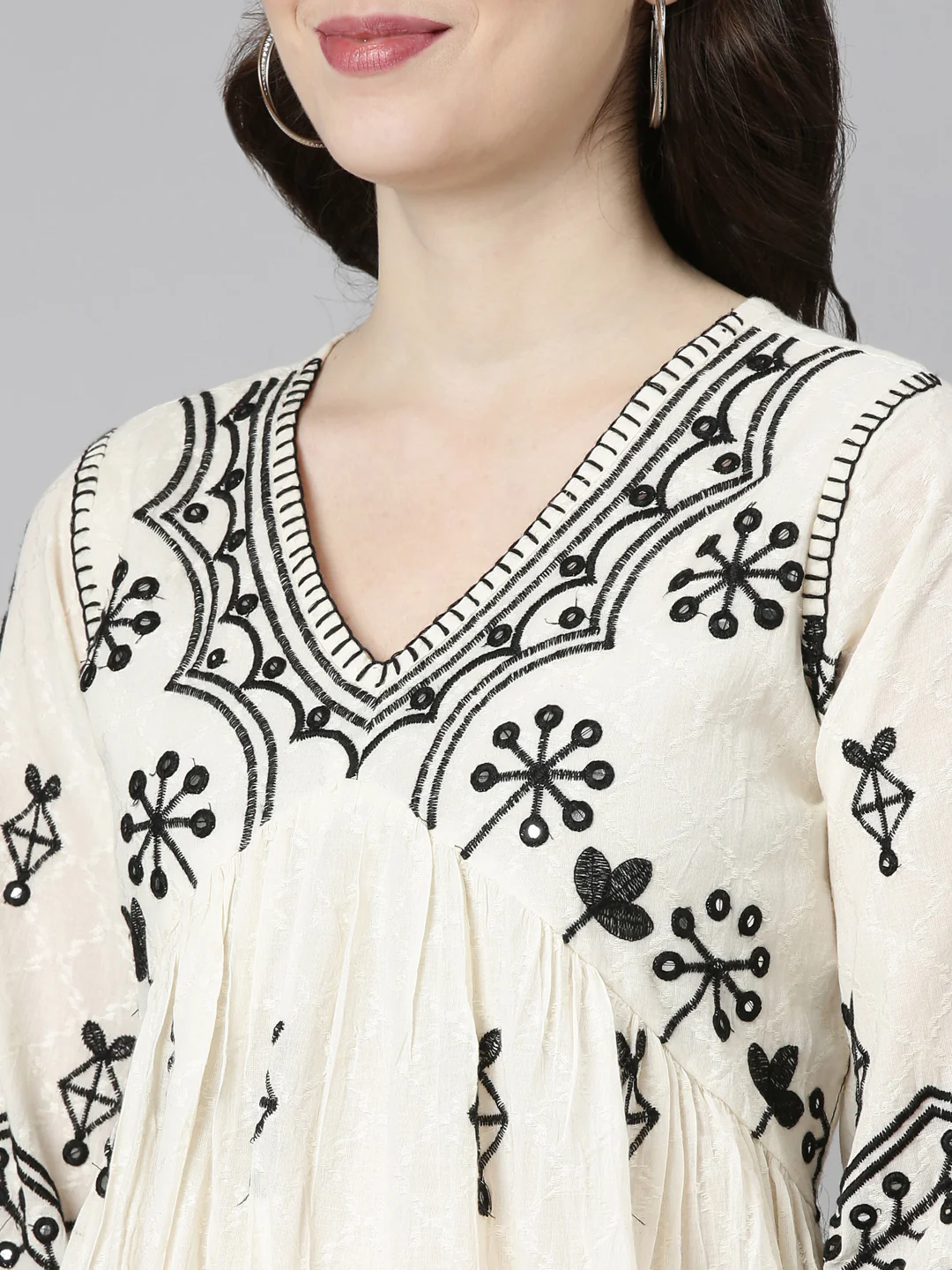 Neerus Cream Regular Straight Embroidered Kurta And Sharara With Dupatta - Image 4