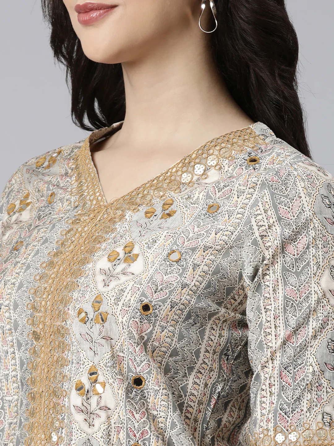 Neerus Cream Regular Straight Floral Kurta And Trousers With Dupatta - Image 4