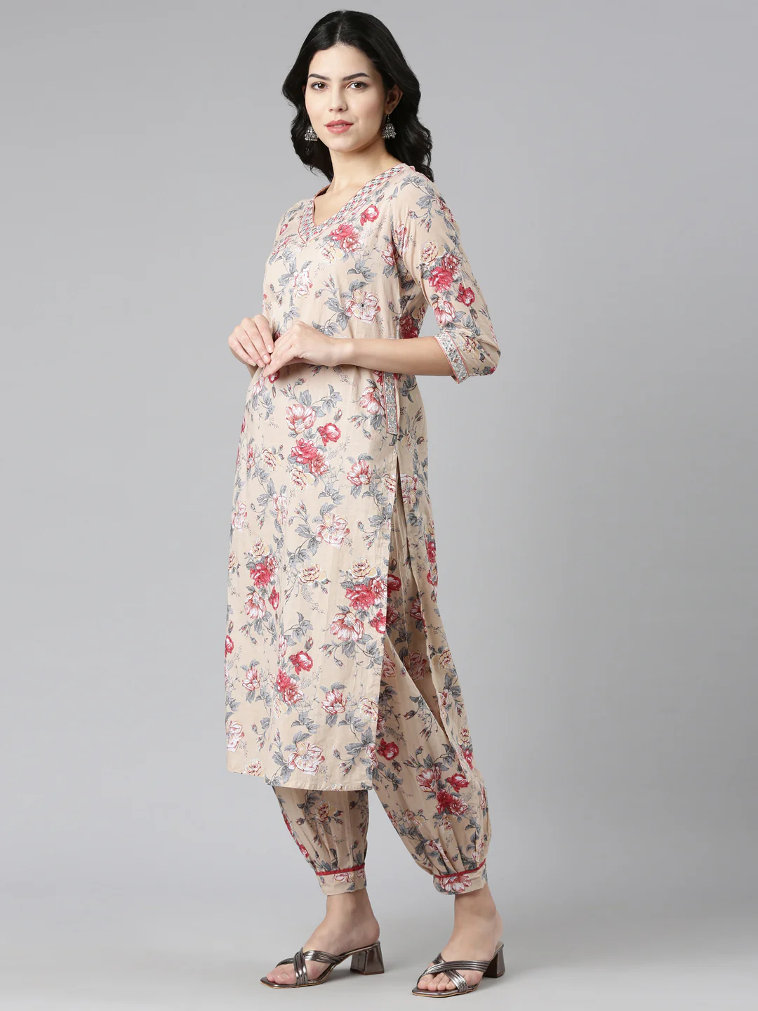Neerus Cream Regular Straight Printed Kurta And Salwar With Dupatta - Image 2