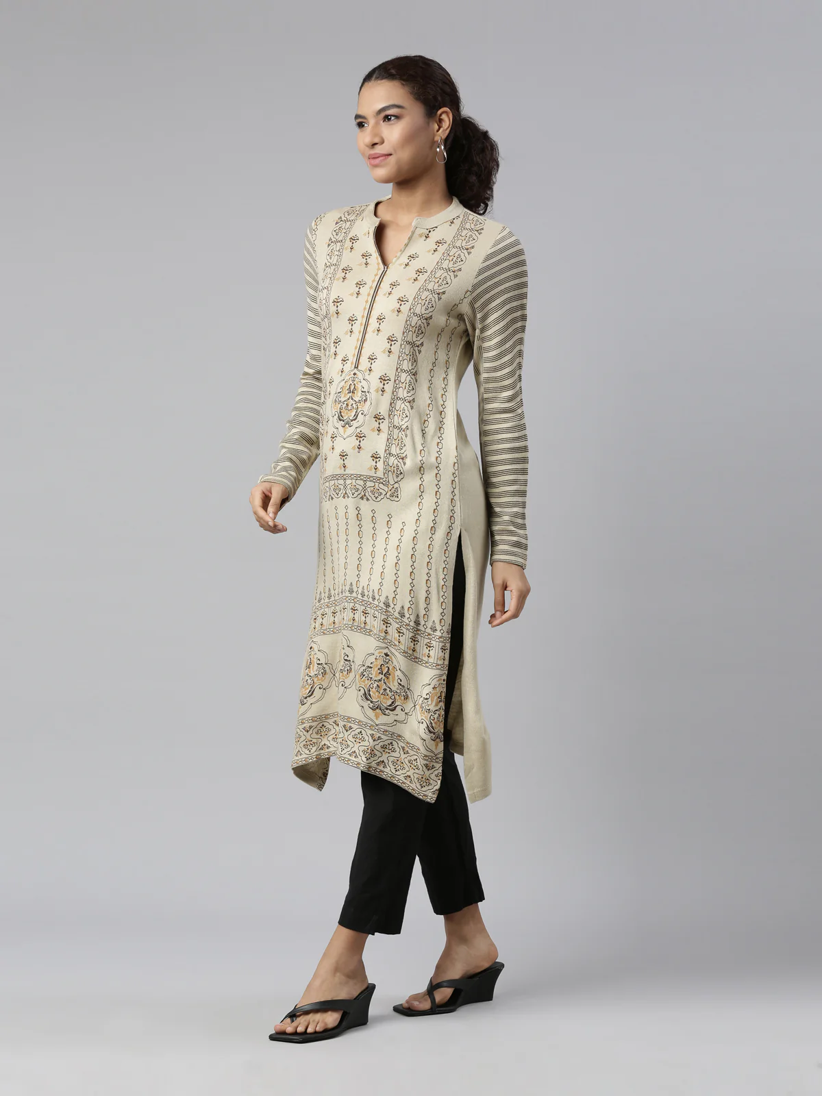 Neerus Winter Wear Ethnic Motifs Printed Acrylic Kurta For Women - Image 2