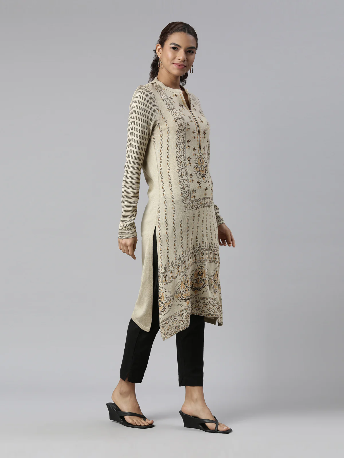 Neerus Winter Wear Ethnic Motifs Printed Acrylic Kurta For Women - Image 5